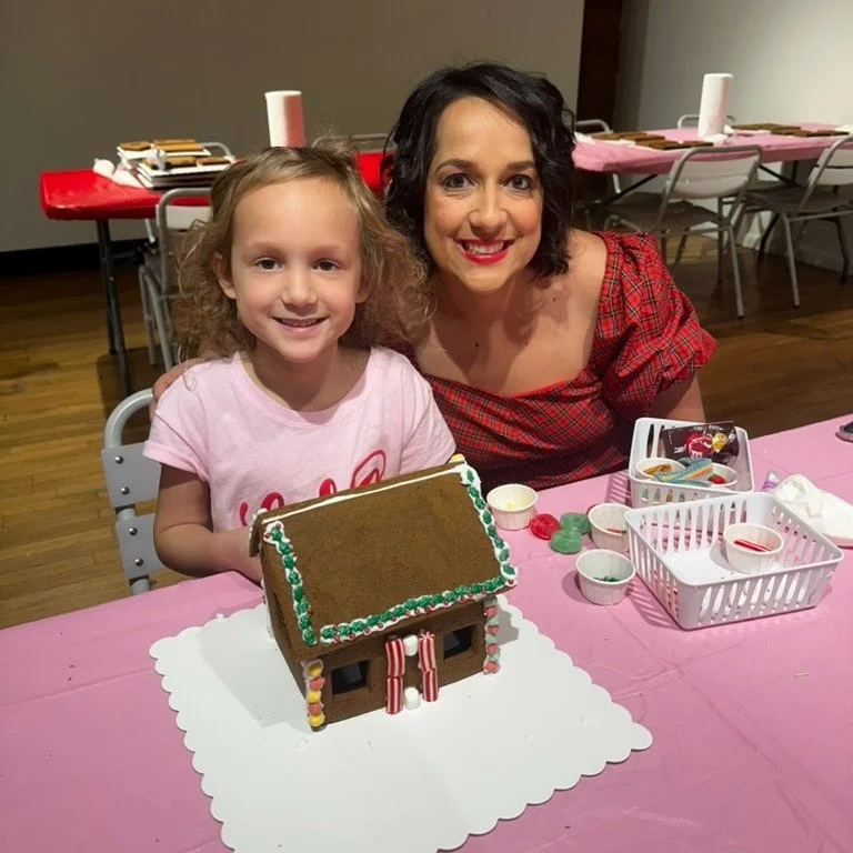 Keeping the holiday spirit alive ✨🎄 Let&rsquo;s take a look back at this sweet moment from a couple weeks ago!

Our wish families spent the day at The Jolly Gingerbread Makery, where kids created their very own custom gingerbread houses with endless