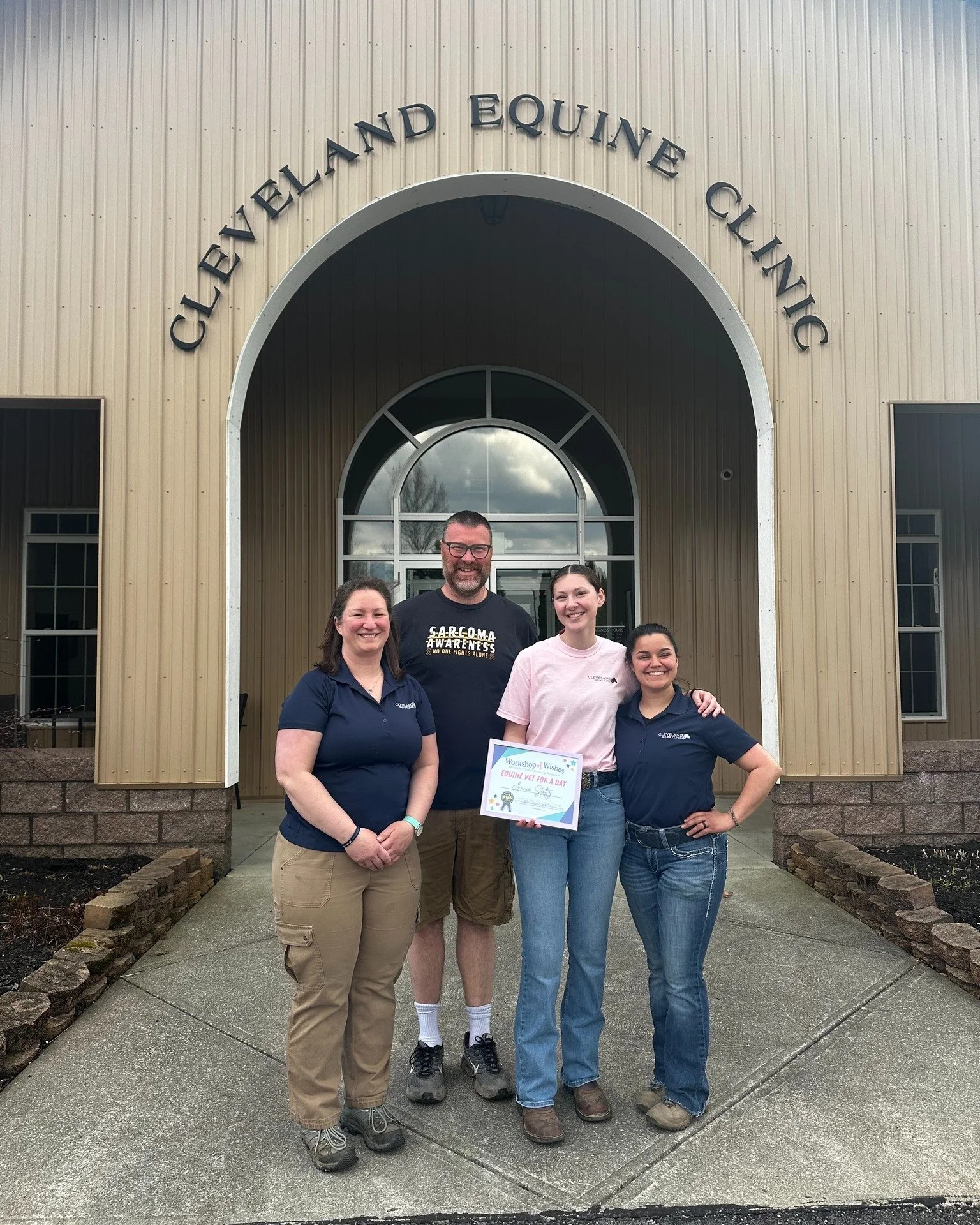 When Annie grows up, she wants to be an Equine Vet! 🐴 💜 

Thanks to our sponsor @nurenbergparis through their #NP4Kids When I Grow Up Program, Annie became an Equine Vet for the day! ✨

📍Annie and her parents arrived at the Cleveland Equine Clinic