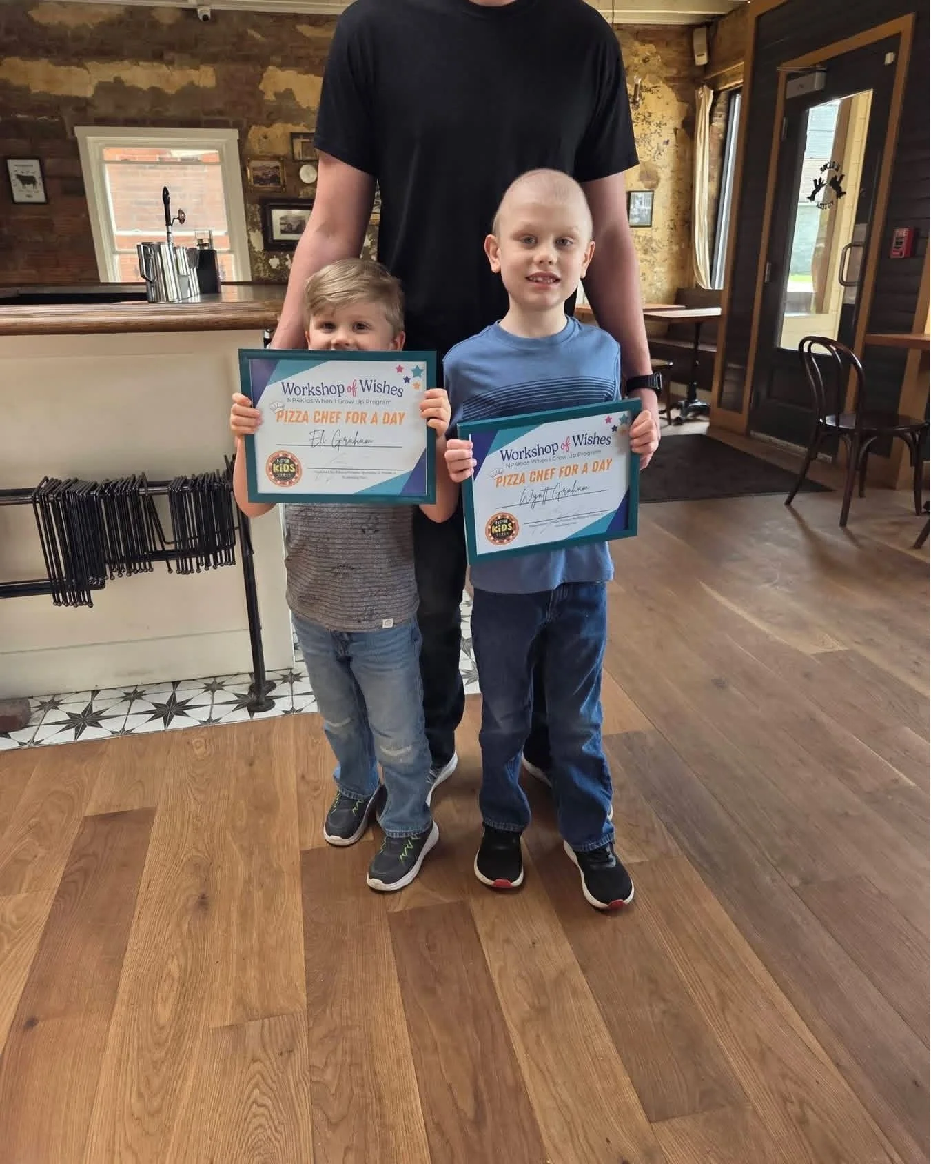 When Wyatt grows up, he wants to be a Pizza Chef!🍕💜 

Thanks to our sponsor @nurenbergparis through their #NP4Kids When I Grow Up Program, Wyatt became a Pizza Chef for the day! ✨

📍Wyatt and his family arrived to IL Rione Pizzeria where him and h