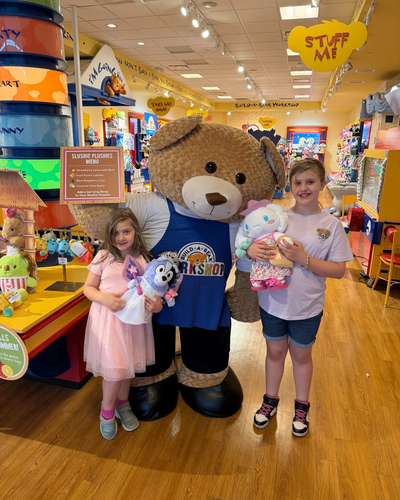 Wish kiddo Katelyn and her sister Zoie had so much fun creating Socks and Cinnamonroll to take home with them! 🐻 ✨

⭐ Thank you Brenda and @buildabear for the private experience! 💜