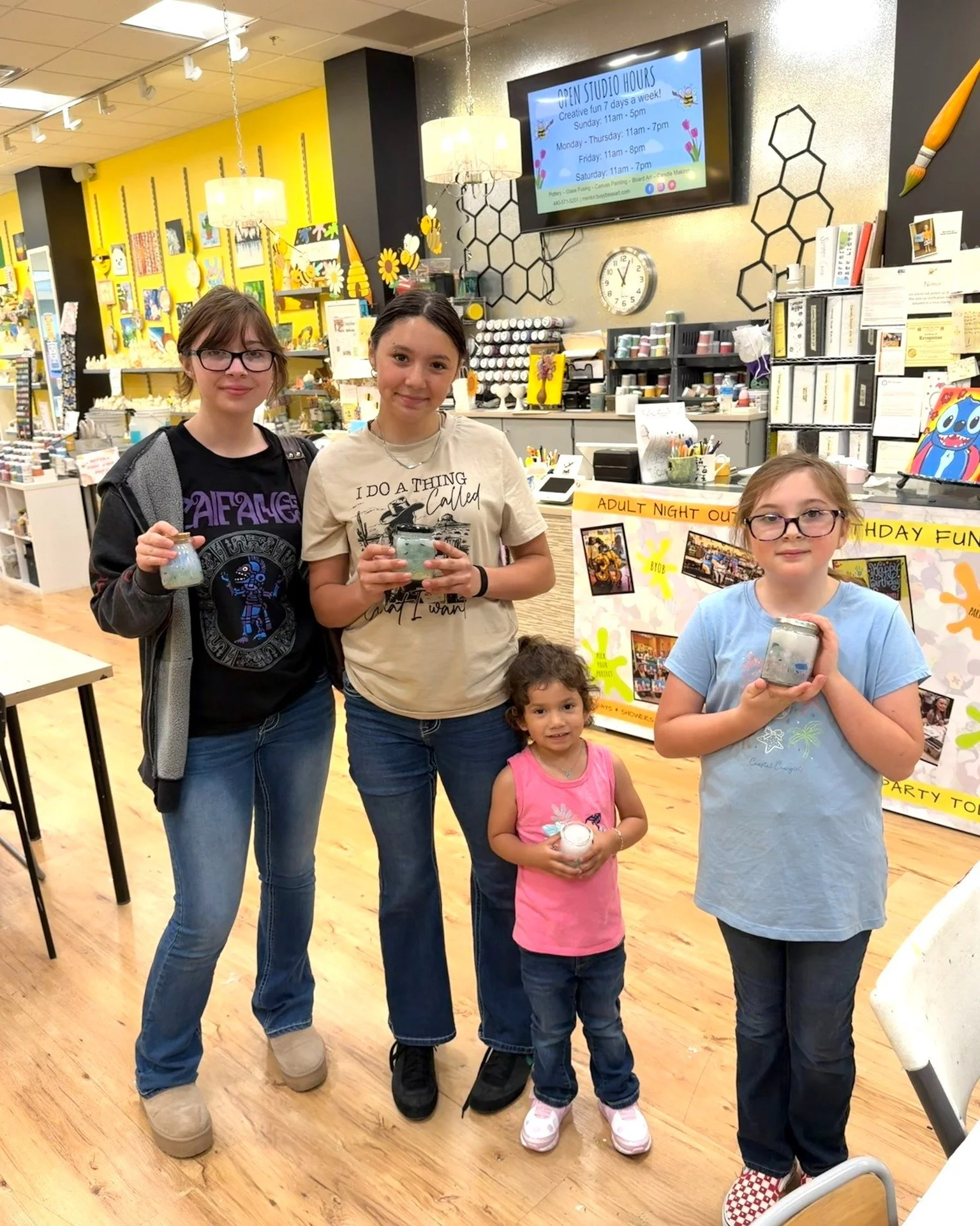 Wish kiddo Isabella and her family had a wonderful time candle making at Busy Bees Pottery &amp; Arts studio! 🕯✨

⭐️ Thank you @busybeesart for the opportunity to create candles and for the private visit at the studio! 💜