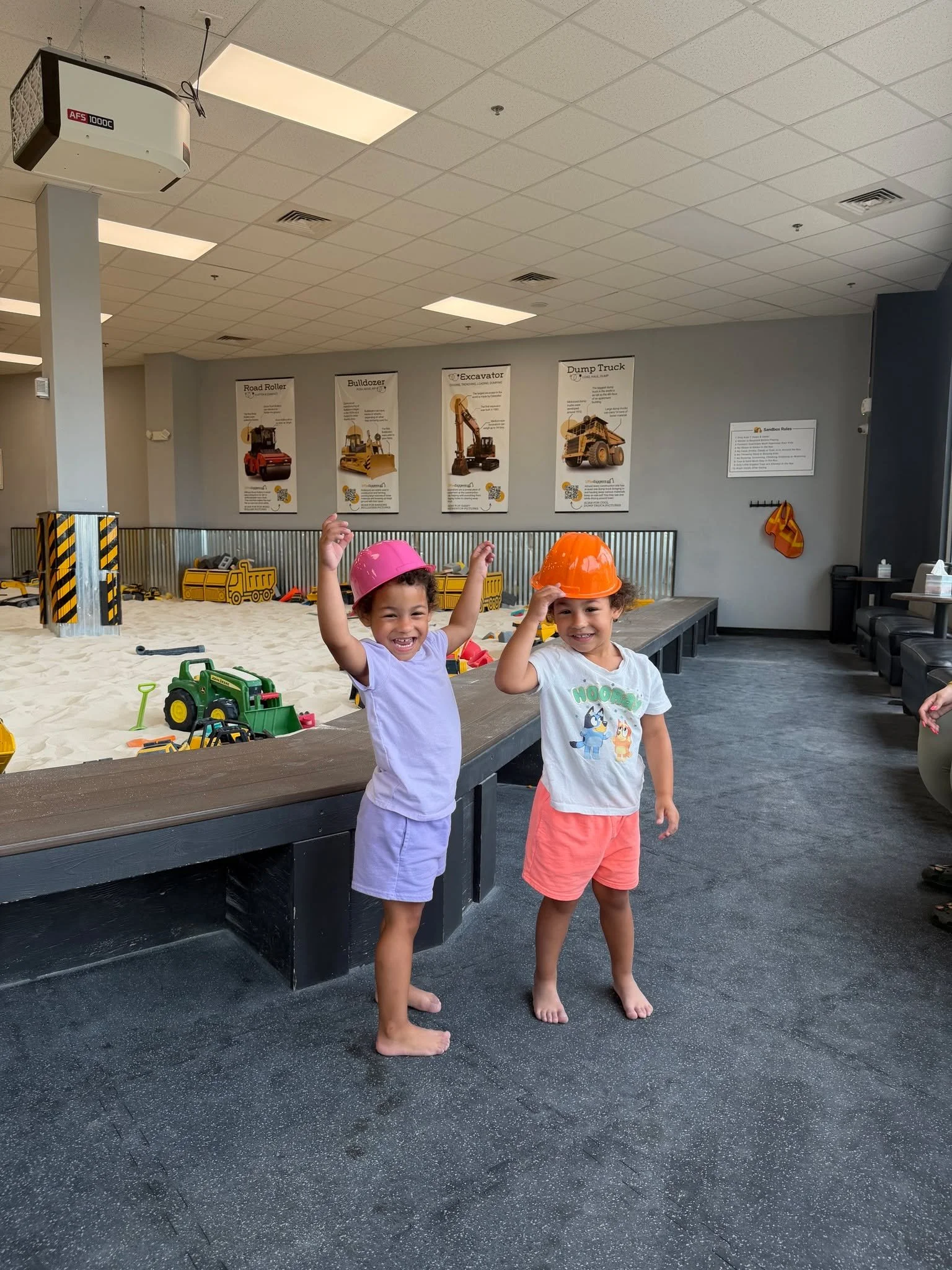Wish kiddo Luna and her sister having so much fun at @littlediggersplayspace in Fairview Park! 🚧✨

⭐️ Thank you for having us before opening! 💜