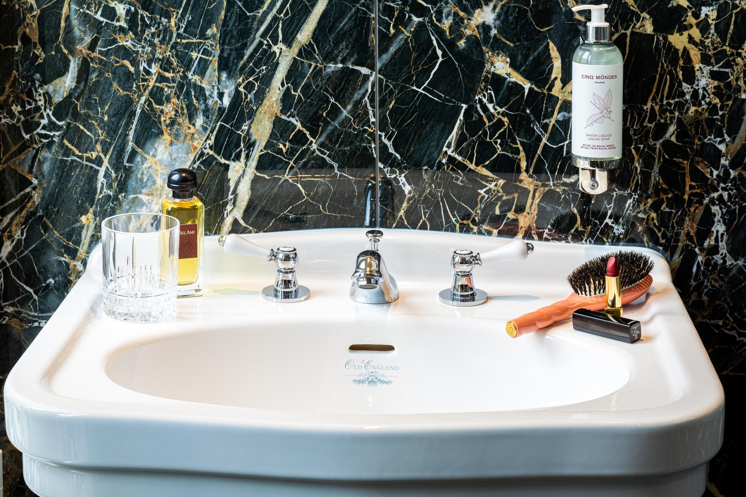 SUPERIEURE-107---11-Salle-de-Bain---détails.jpg