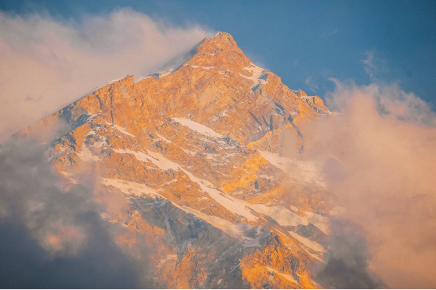 Lois Hong - Kissed by the Sun - Annapurna 2025 - Premium Acrylic Face Mounts Photography Print - 100 x 67cm