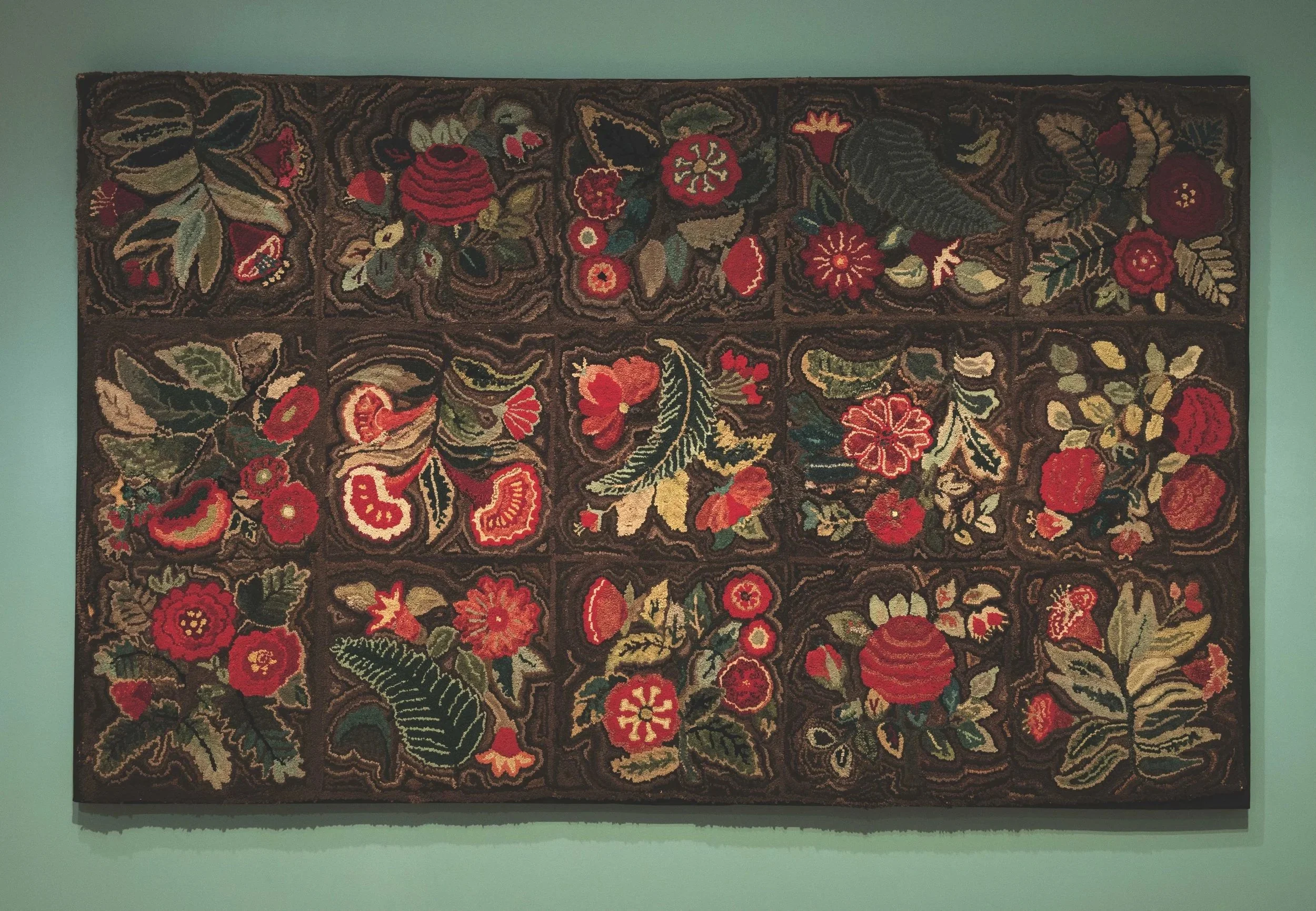 214+Dwell_Rug_Cross_HookedRug+HR_AND+REDUCE+SHADOW+ON+TOP+SIDE.jpg