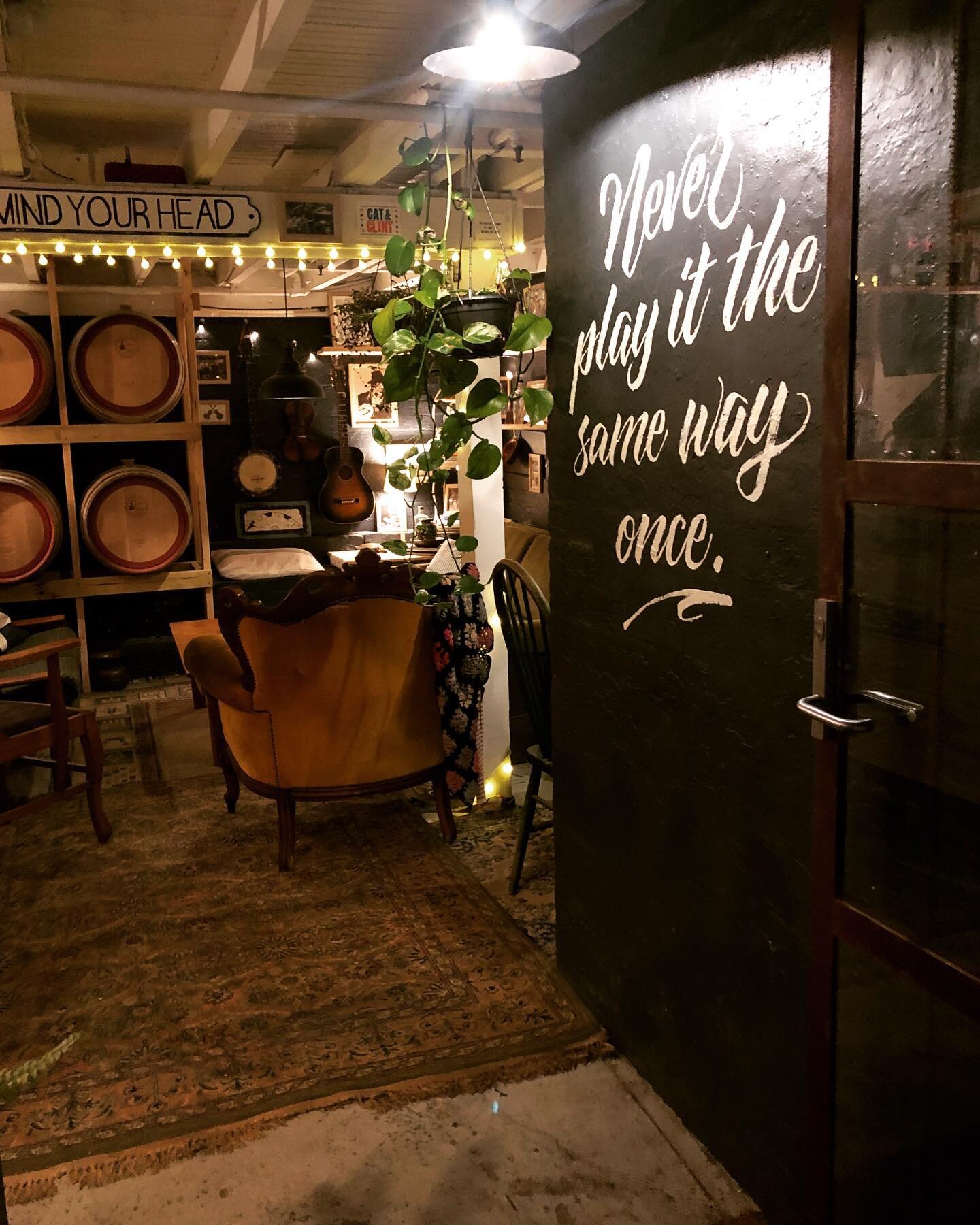 Can you really think of a better place to kill some time tonight?

#sydneybars