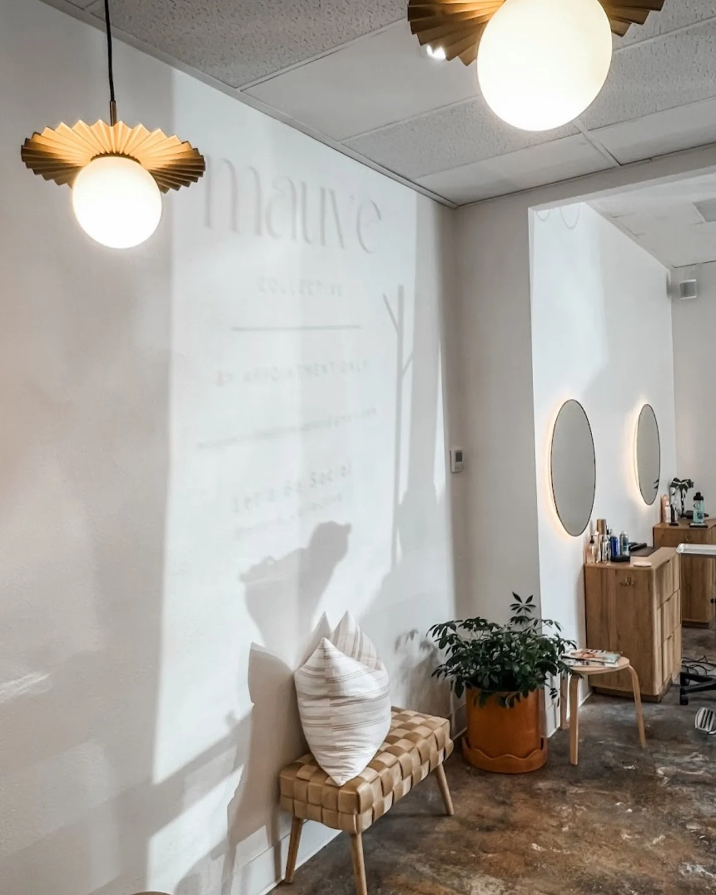 So excited to share this new space w/ you! I’ll be at @mauve_collective_ full time staring May 2nd 🥂
📍It’s right next to @valhallacoffeeco on 6th Ave in Tacoma. ( ☕the best coffeee in town )
& there’s a parking lot 🤩 
I'm