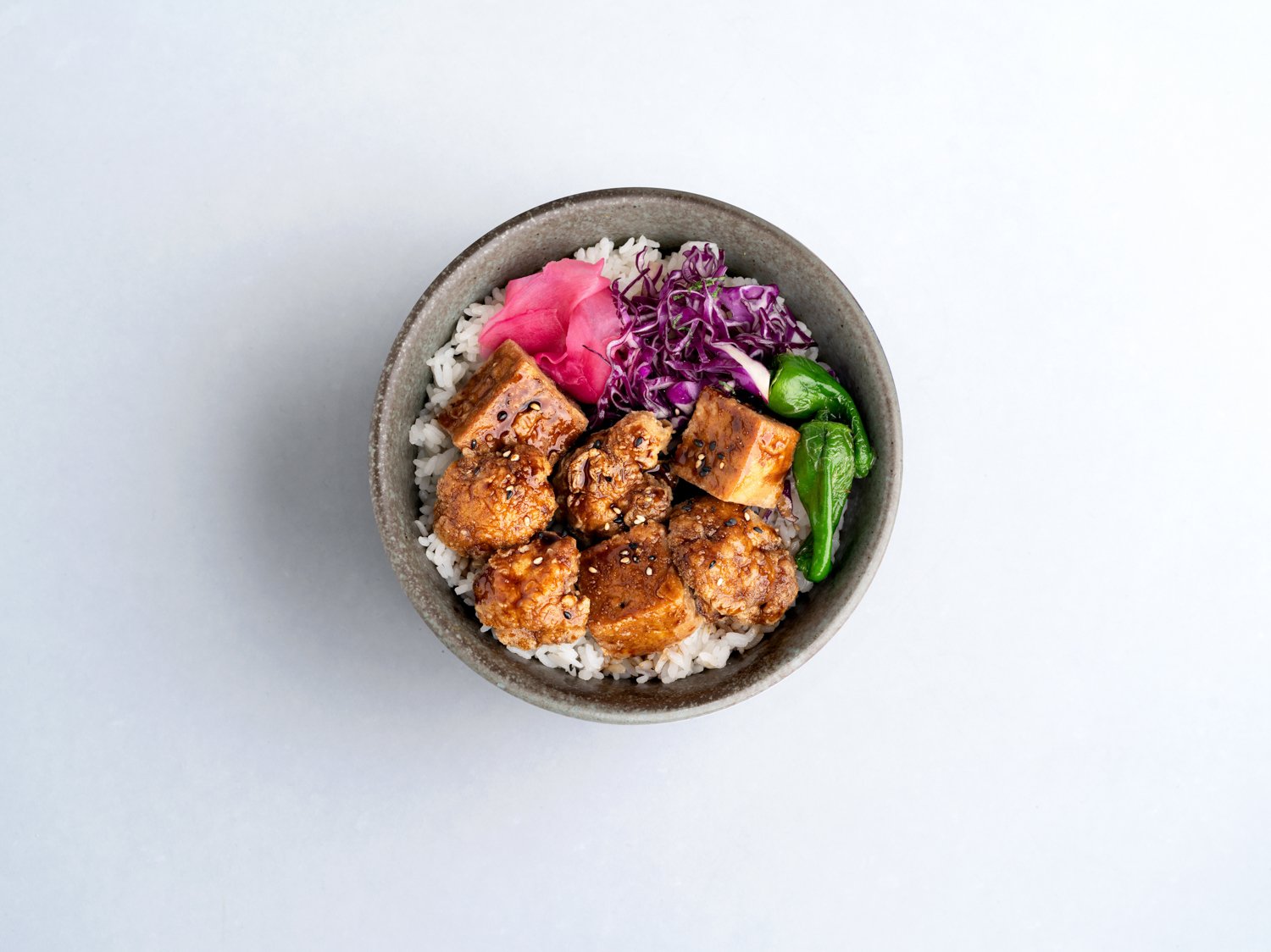 Vegan donburi with karaage of cauliflower and tofu