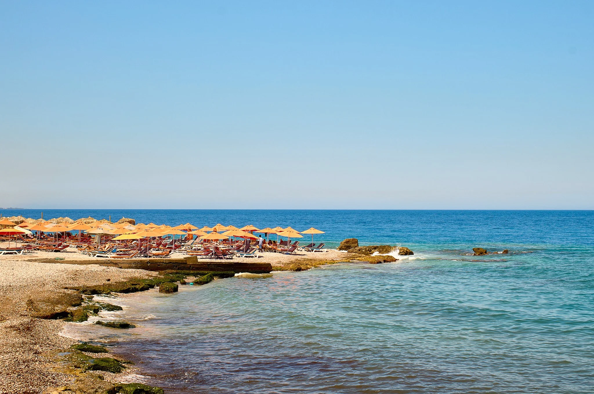 orange parsoller på strand - Rhodos2024.jpg