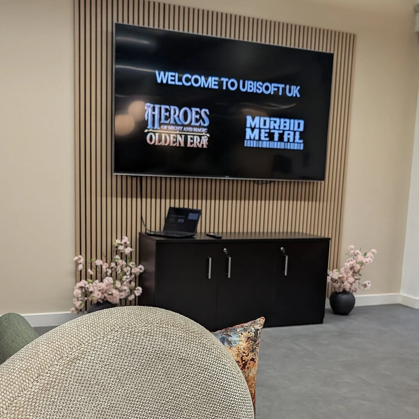 You may have wondered about my secret trip to England last week. I got invited by @ubisoftuk and @hoodedhorseinc to play the upcoming Heroes of Might and Magic: Olden Era by @unfrozen.official 🤩

I had a great time with the game, the people there an
