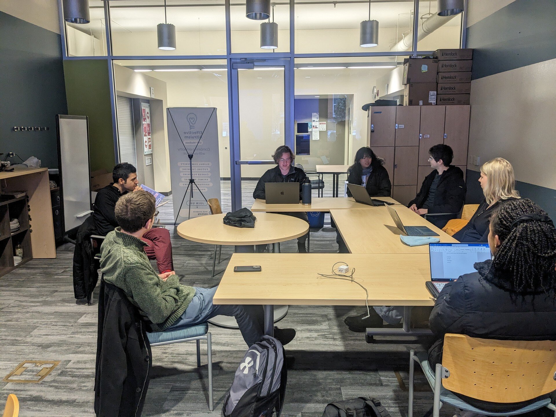 We had @dr_faraz_harsini join for a small group discussion with @uwmadisonaltprotein today.

Making meat without animals will be crucial for building a more sustainable food system. :)

#meat #crueltyfree #animal