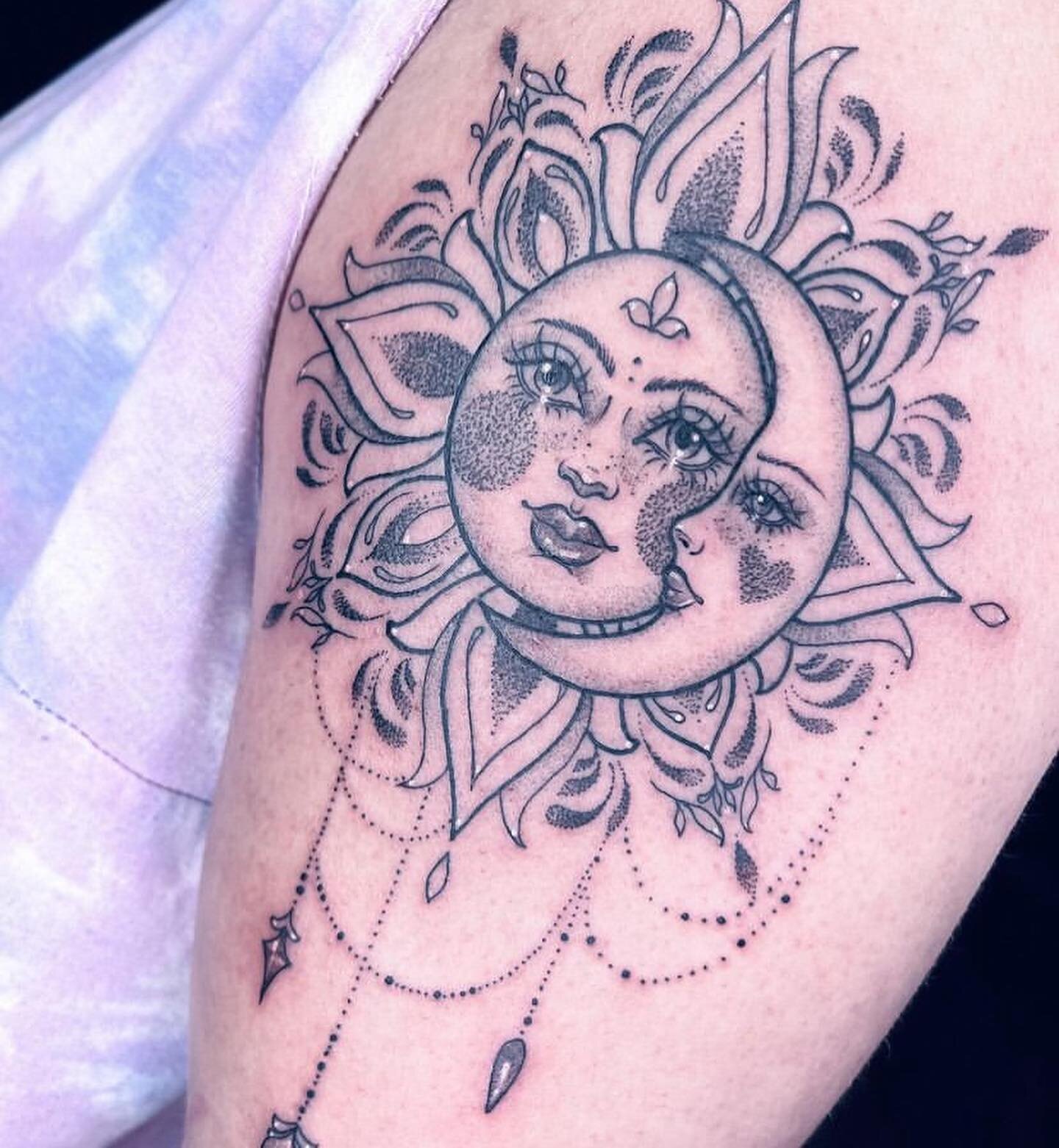 @keelyrosetattoo 🌙 

@molliepopart 🦋 (guest 7th October , message her directly or email us on our website)

@lucyellenart 🌻