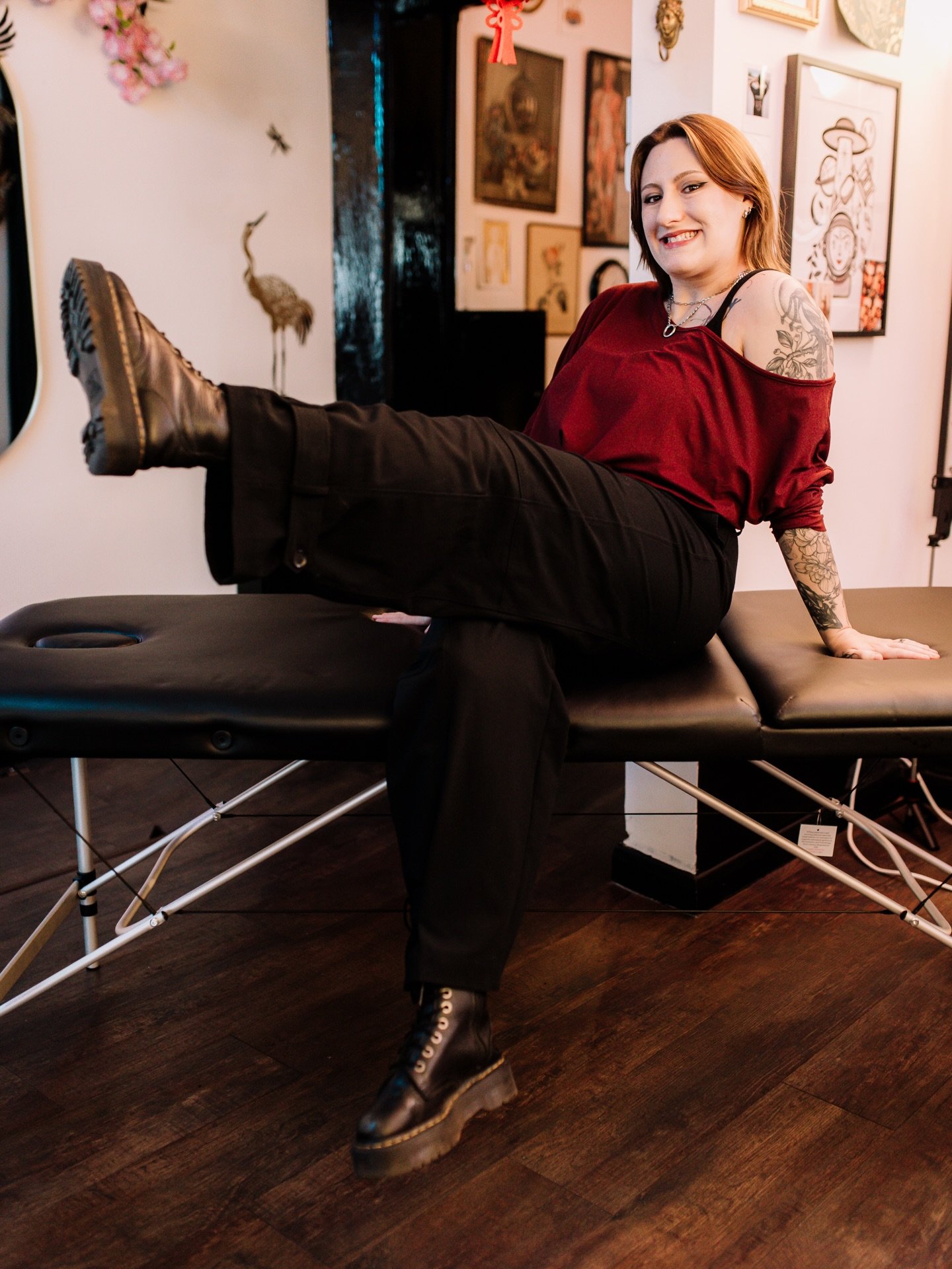 🎲 Artist Spotlight HOLLY 🎲

@hollynewmantattoos 

Bold lines, solid designs, no messing about.
Holly brings traditional and neo-traditional work to life with confidence , think chunky linework, strong colour, and pieces that hold their own for year