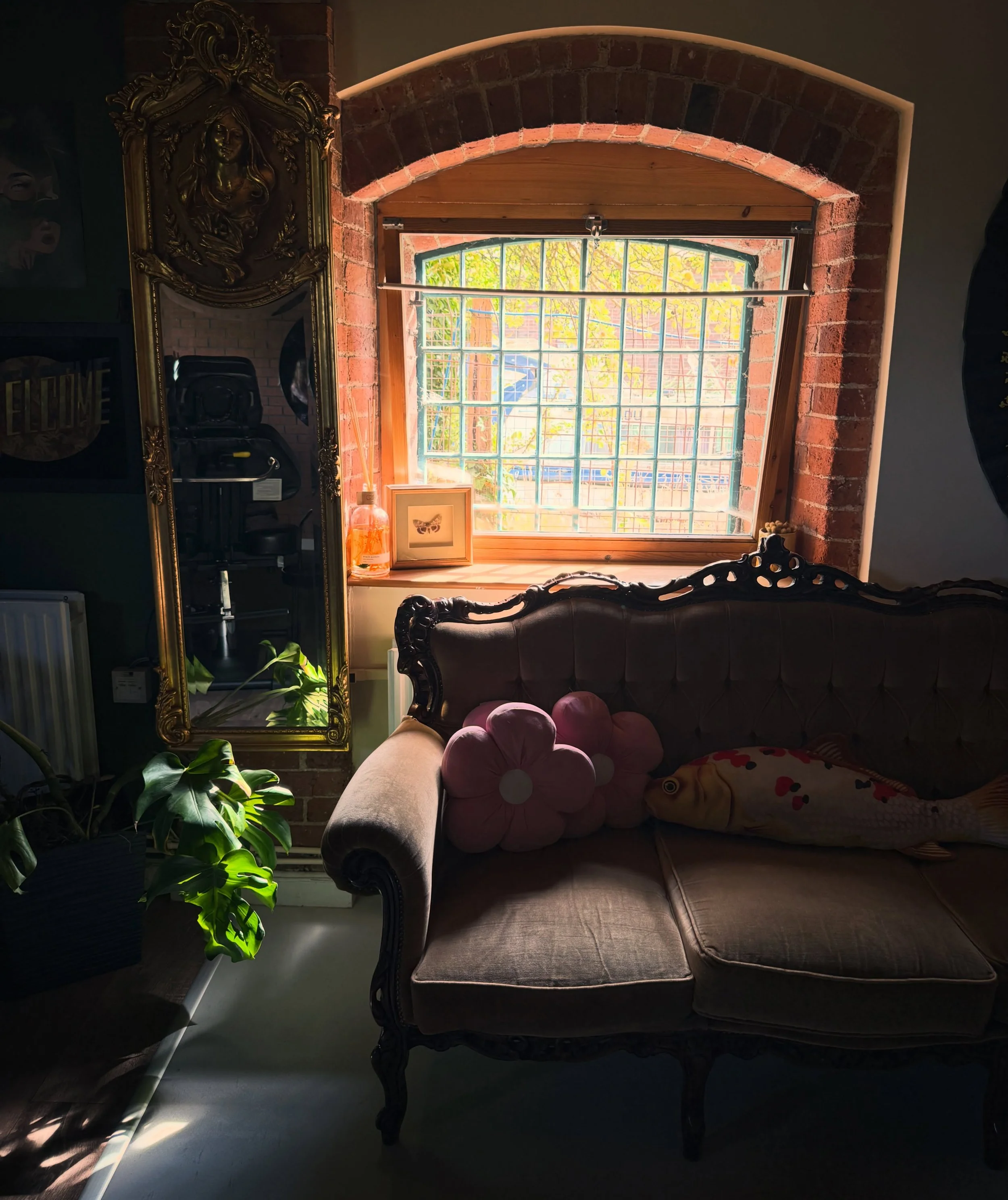 Alright, who&rsquo;s here? &hearts;️

There&rsquo;s been a fair few new faces around lately, so we&rsquo;re curious&hellip;

Which one are you?

👁️ NEW AROUND HERE
Found us recently. Yet to make it through the doors.

&hearts;️ BEEN IN THE CHAIR
You