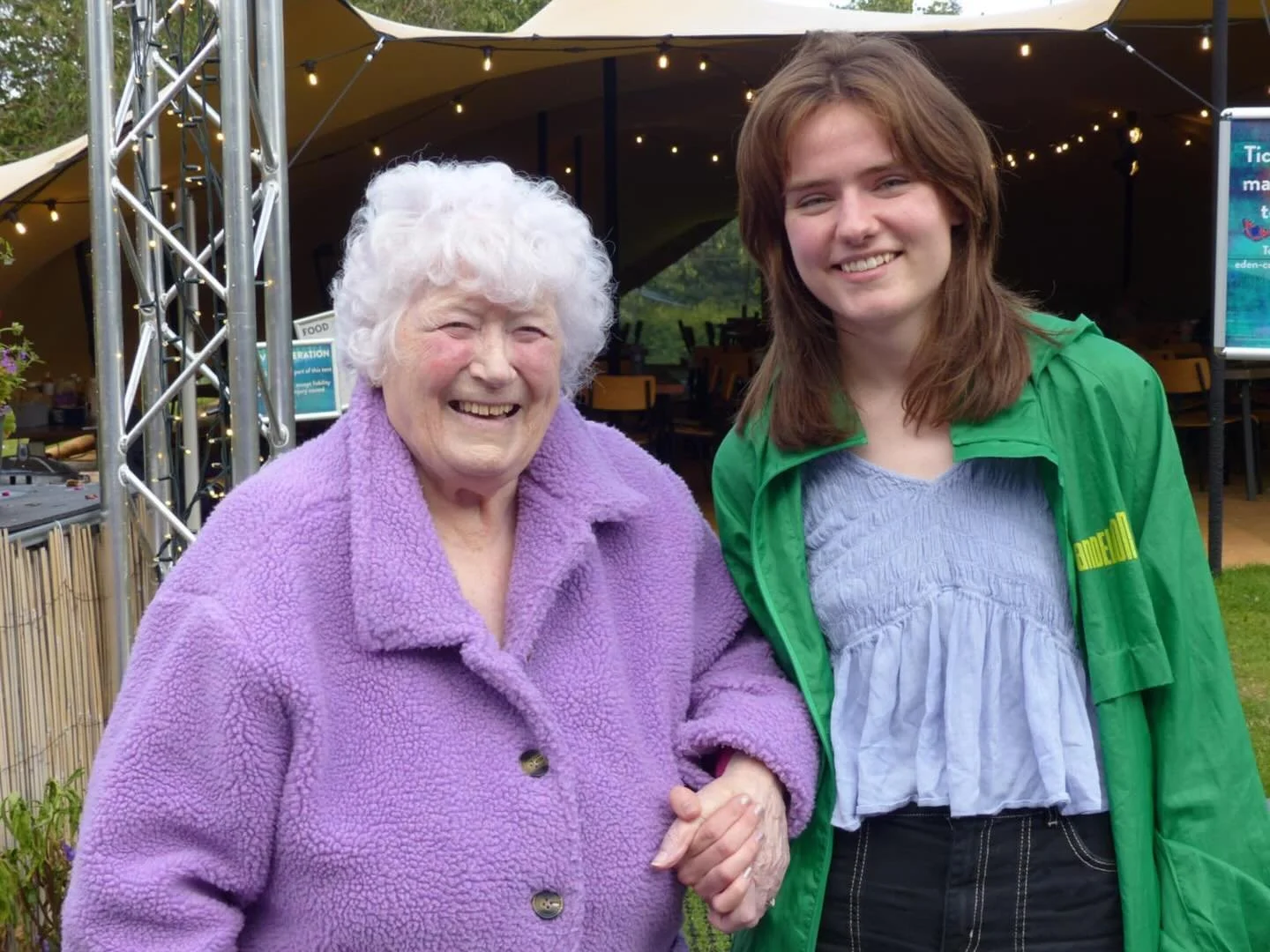 A pleasure to see Rona Lightfoot last week, after performing at Under Canvas @edencourttheatrecinema
Today I’ll be playing an Afternoon Cèilidh with @mairi.callan at the Kenneth Street Hall, Inverness ππͺπ»
Uill Uill Shin e nise