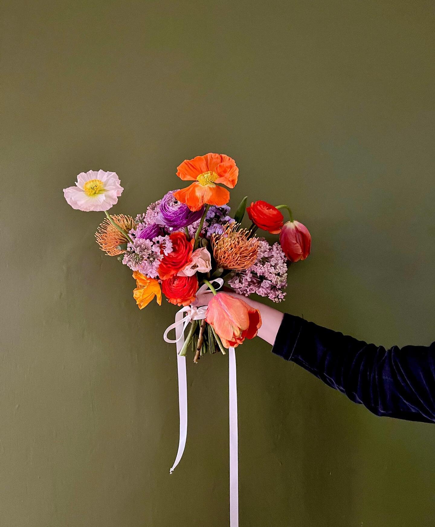Joyful bridal bouquet for @pipjolley 🧡
⠀⠀⠀⠀⠀⠀⠀⠀⠀
 #ultramarineflowers #ultramarinemargate #weddingflowers #weddingbouquet
