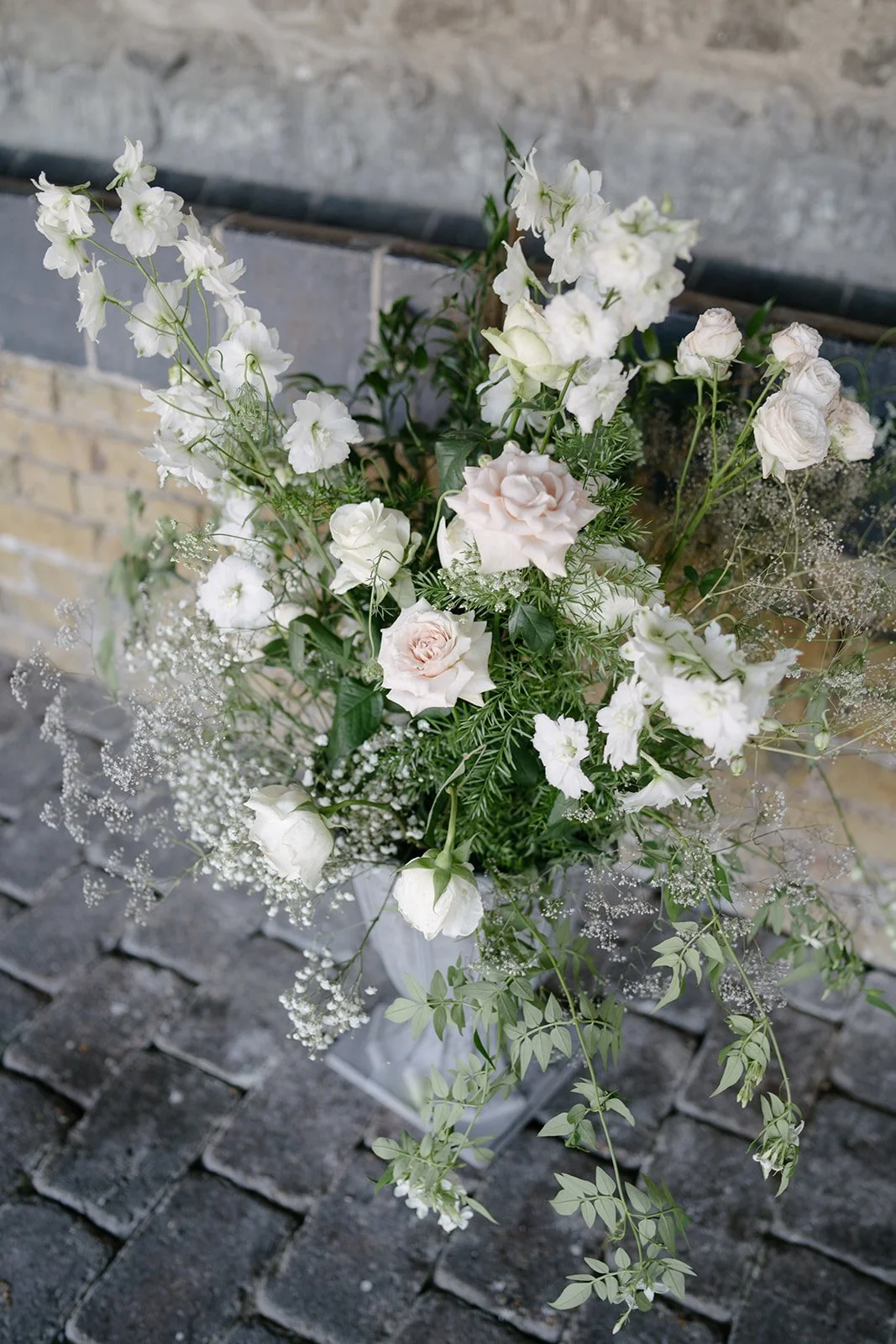 white-wedding-flowers-elmley-nature-reserve-urn.jpg