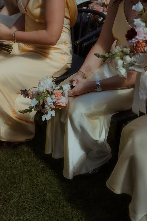 Updown-farmhouse-wedding-flowers-bridesmaids-bouquet.webp