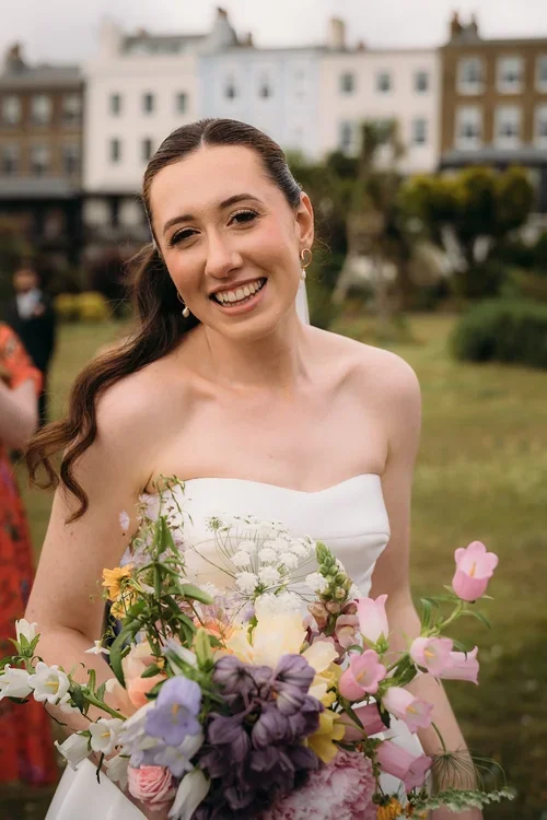 Albion-House-Hotel-Ramsgate-Kent-fireplace-bridal-bouquet-wedding-flowers.webp