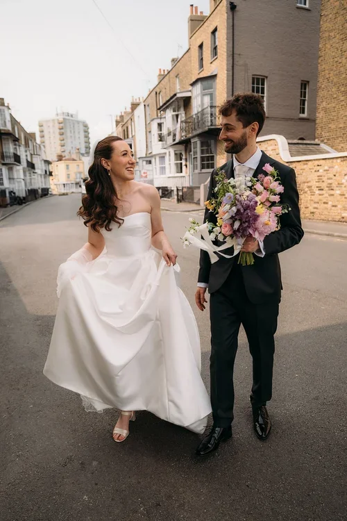 Albion-House-Hotel-Ramsgate-Kent-fireplace-bridal-bouquet-wedding-flowers-couple-spring.webp