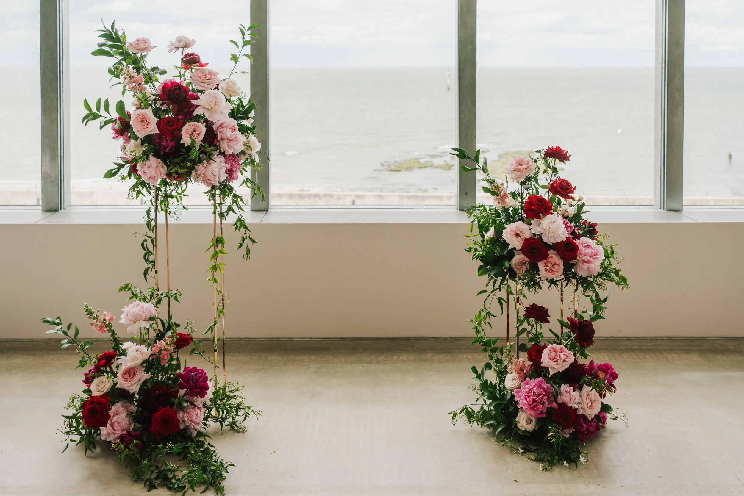 Turner-Contemporary-wedding-flowers-reception-plinths.jpg