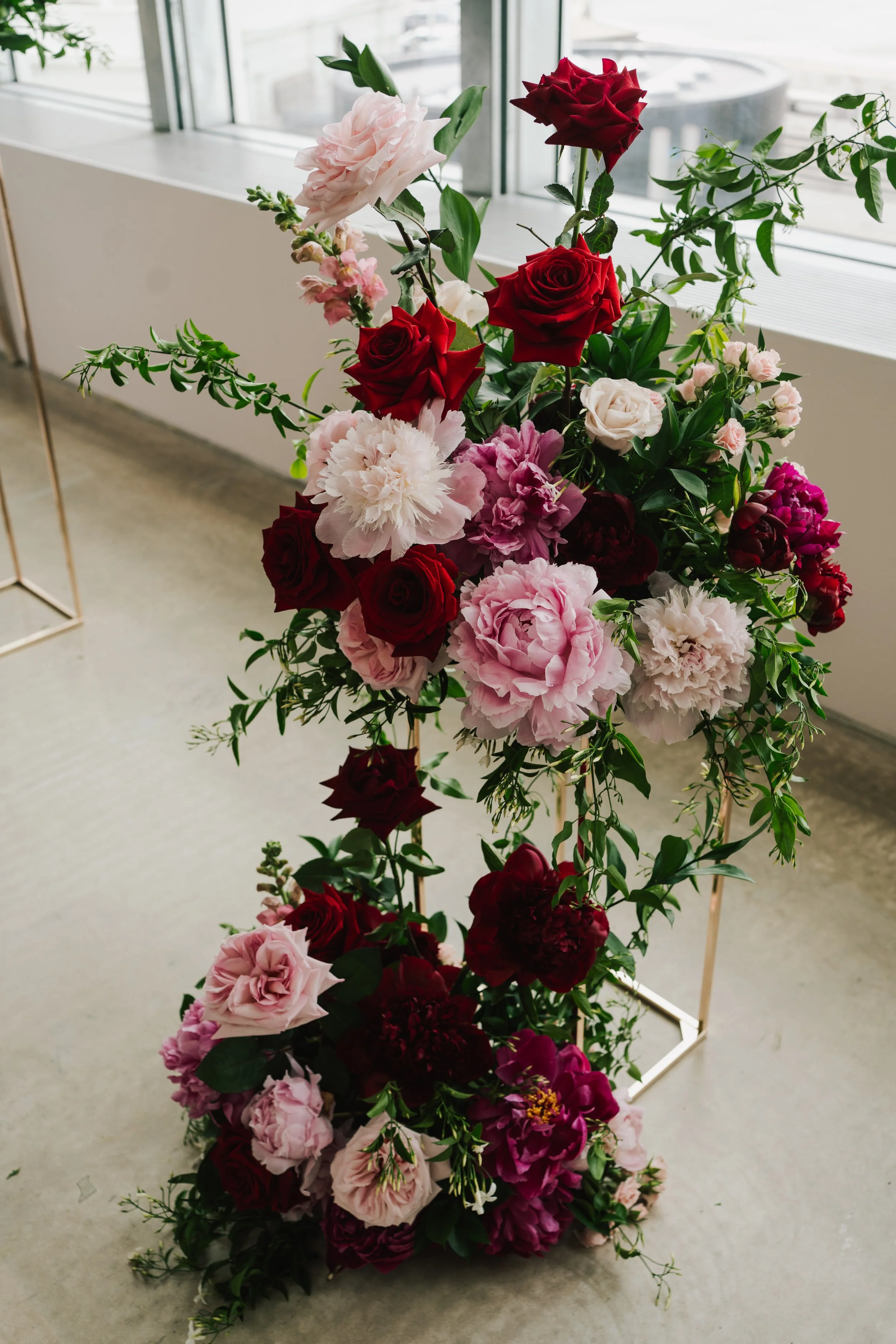Turner-Contemporary-wedding-flowers-ceremony-plinths.jpg