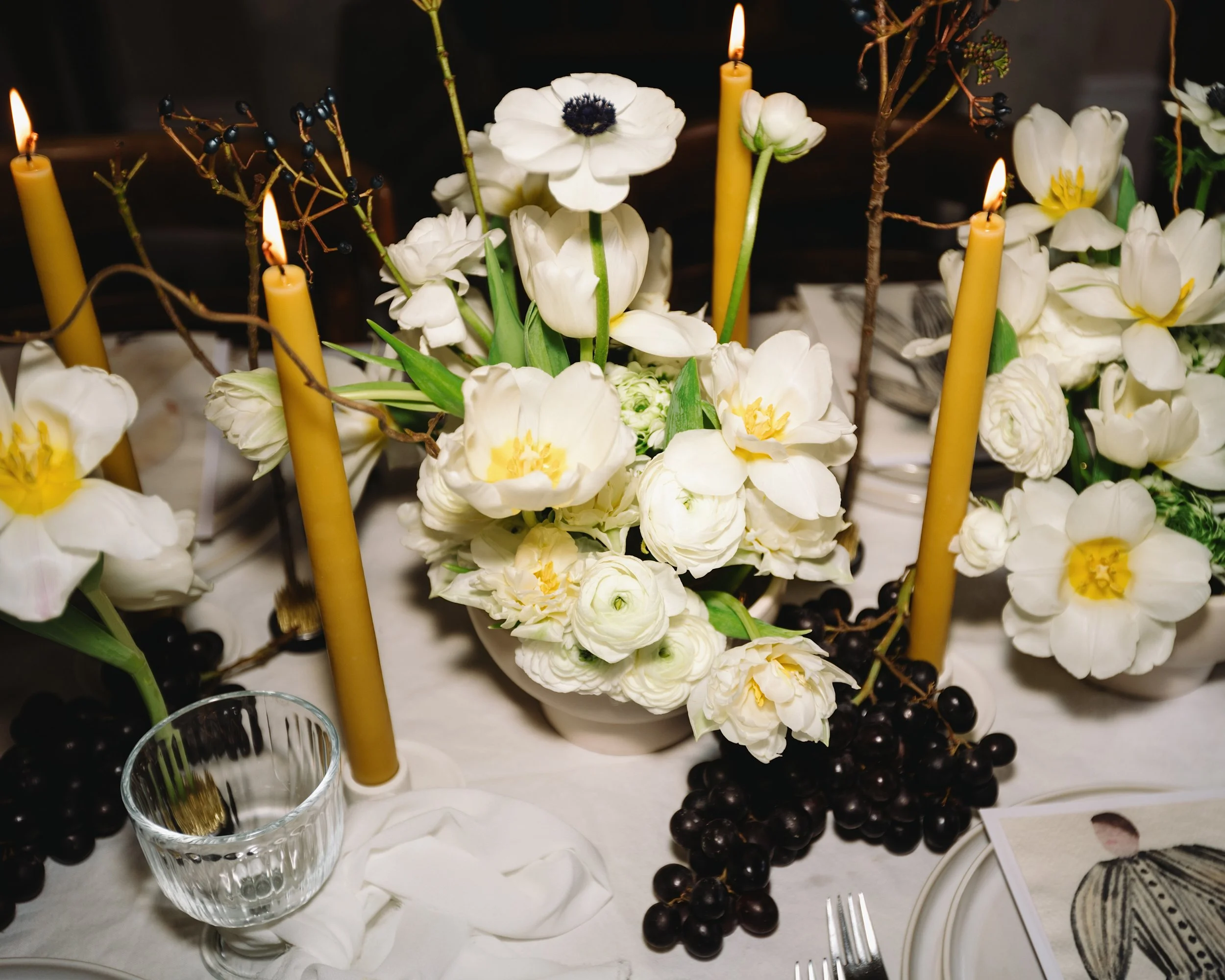 seasonal-wedding-table-flowers-intimate-wedding-flash.jpg