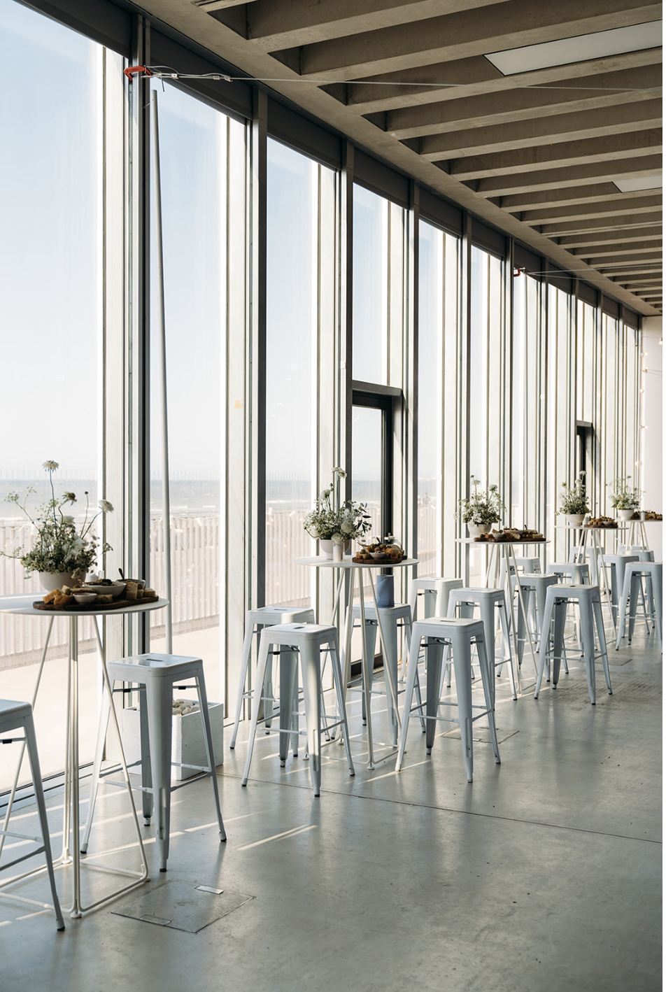 turner-contemporary-wedding-margate-floral-styling.png