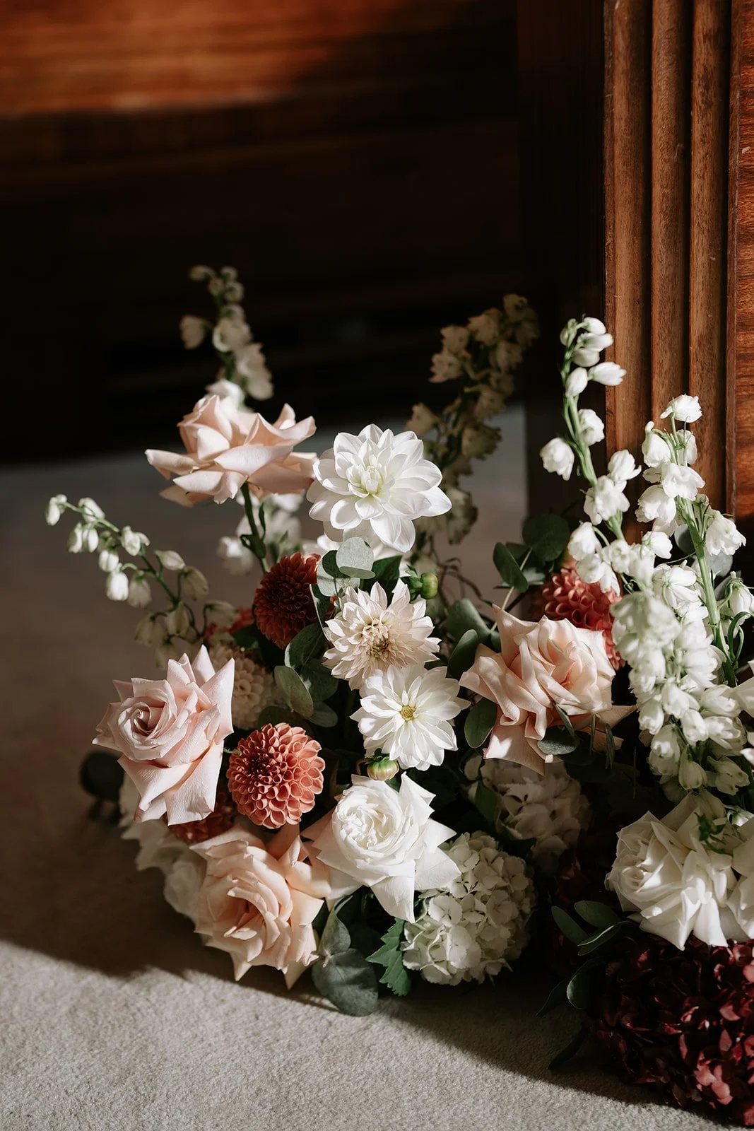 autumn-wedding-flower-installation-london.jpg