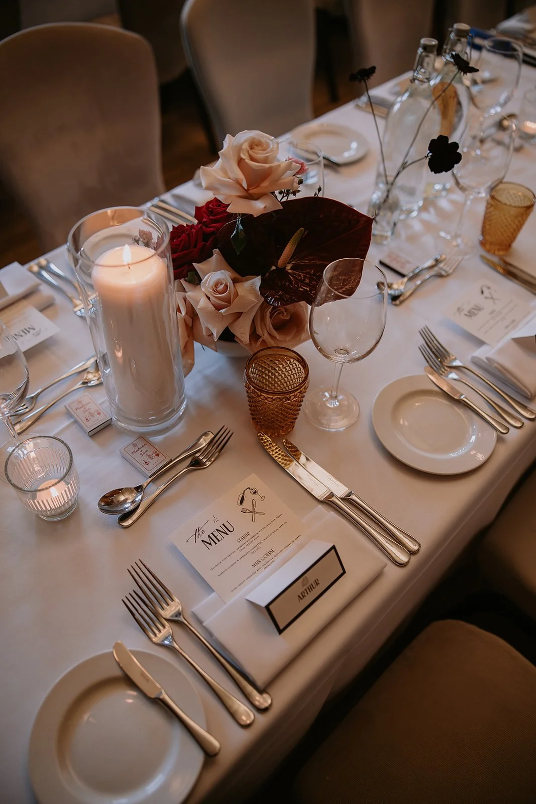 town-hall-hotel-wedding-table-setting-flowers.jpg