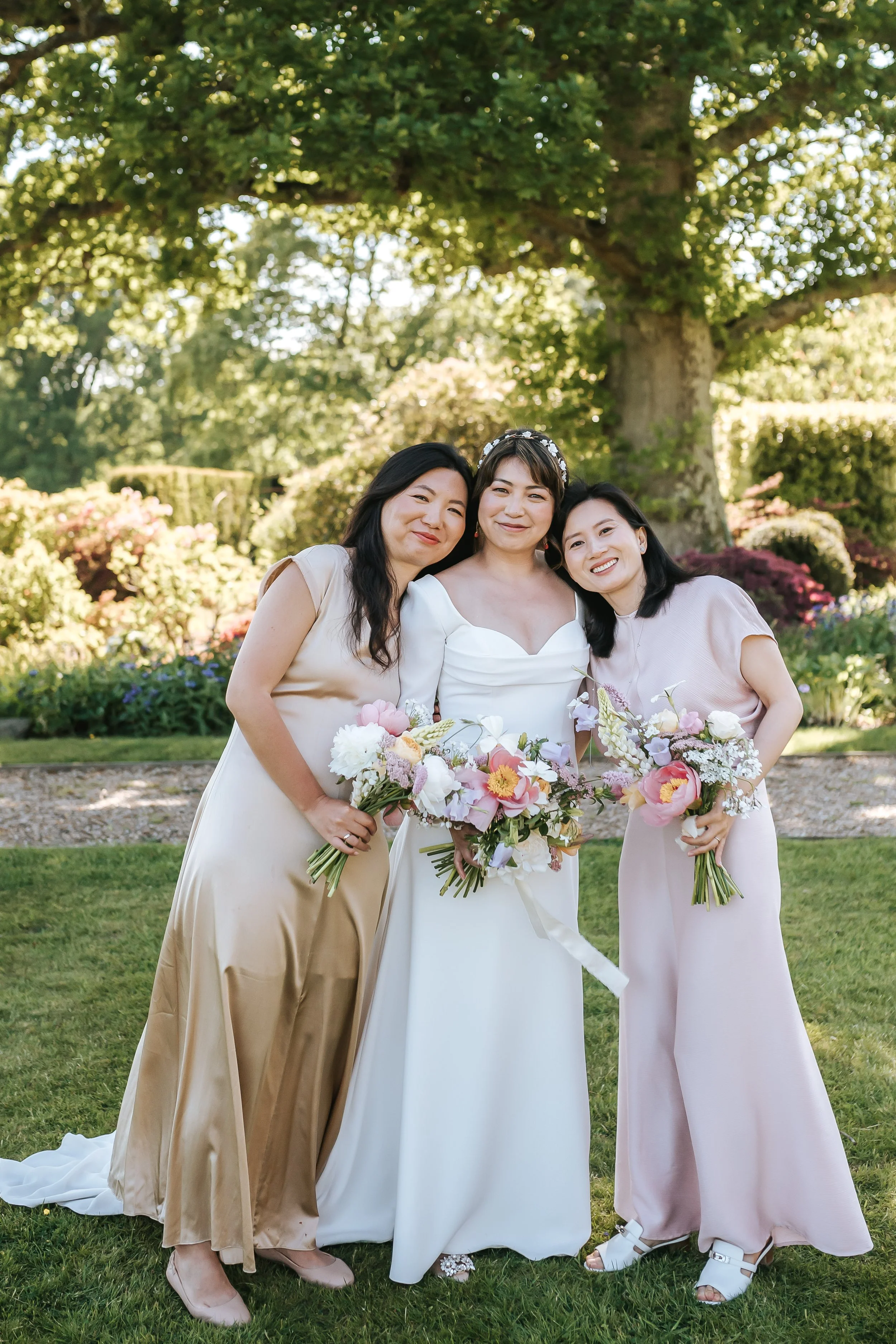 wadhurst-castle-wedding-bride-bridesmaids-oak-tree-gardens.jpg