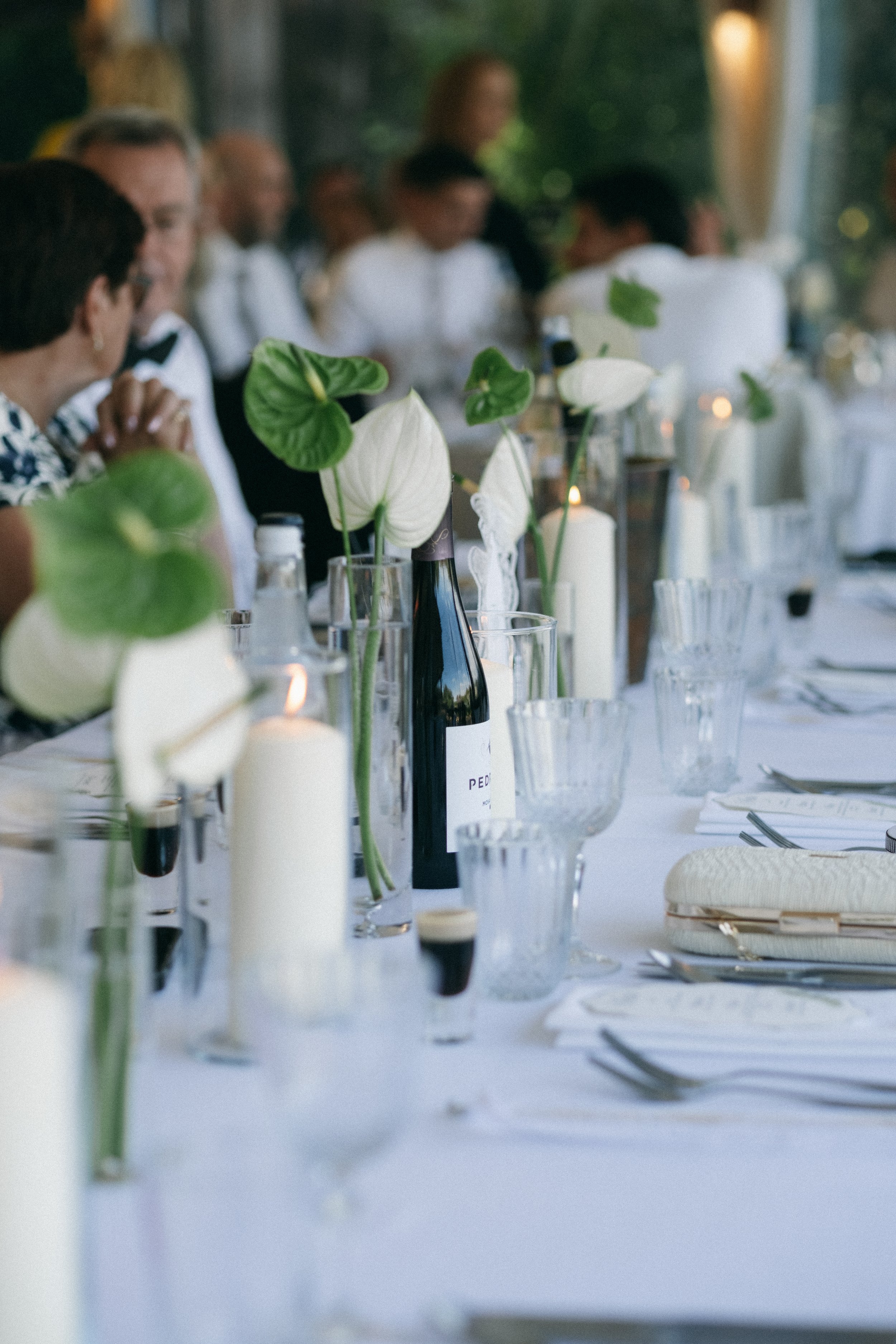 ripple-court-estate-white-green-wedding-table-flowers.jpg