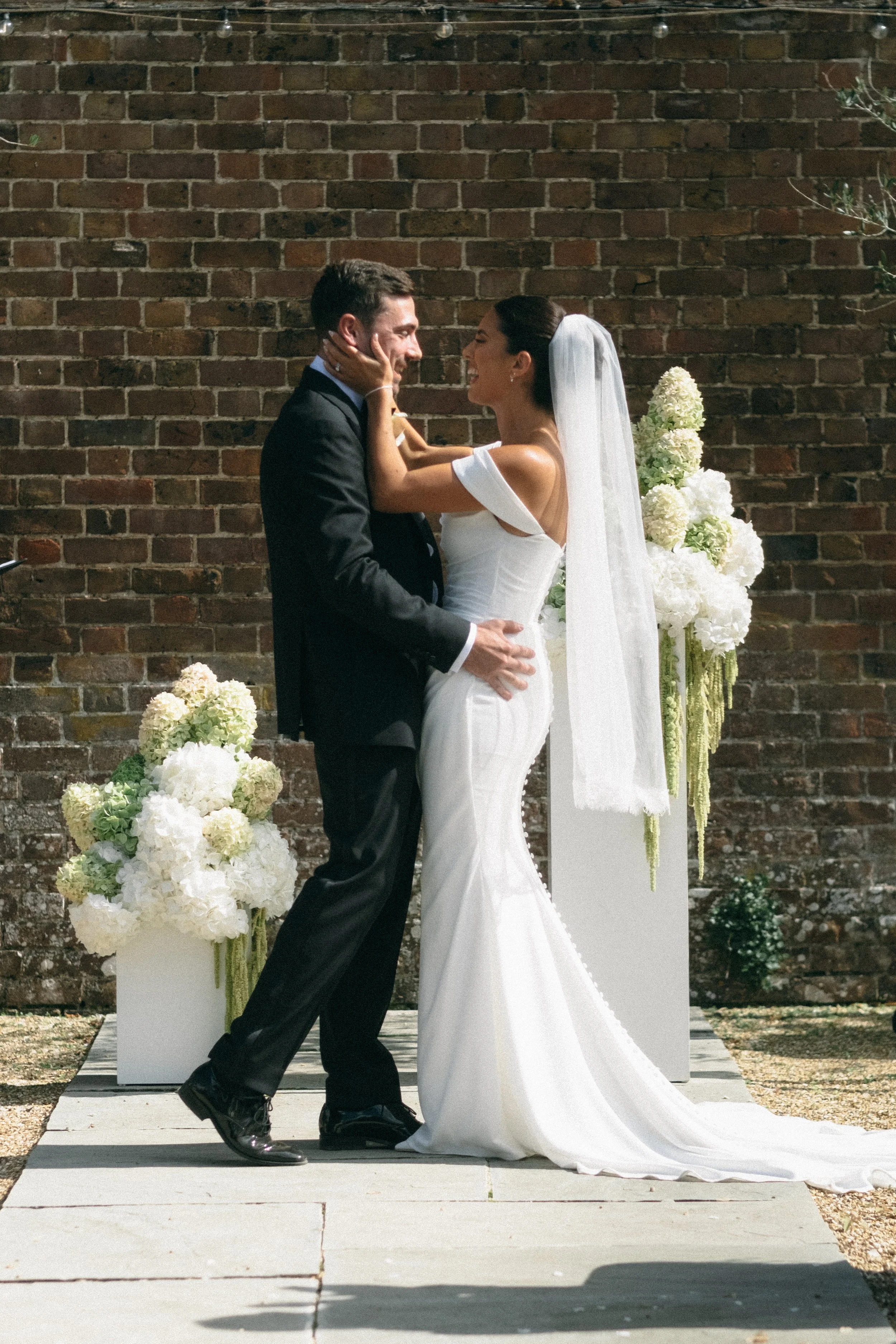 romantic-bride-groom-portrait-brick-wall.jpg