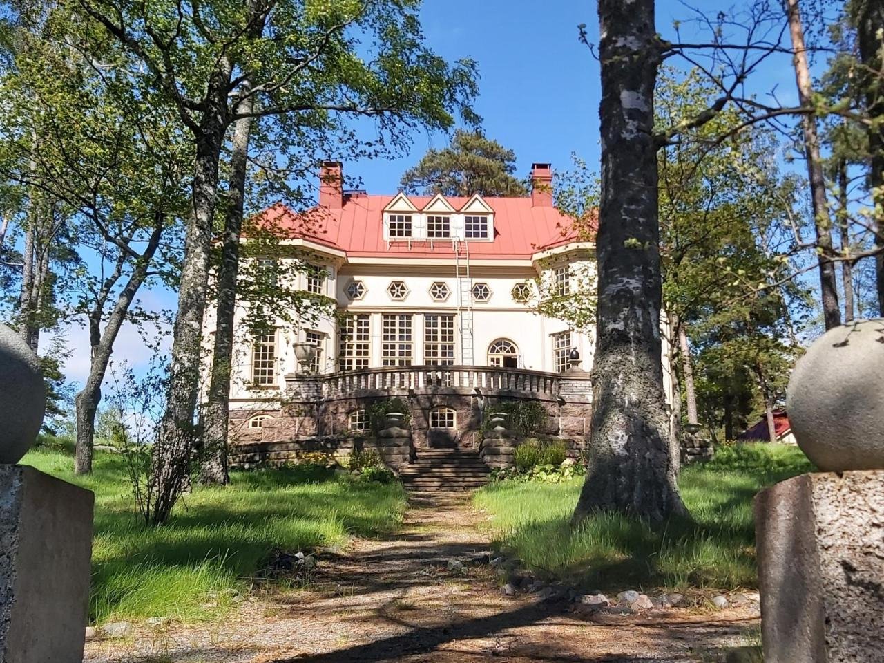 Kivisaari päärakennus.jpg
