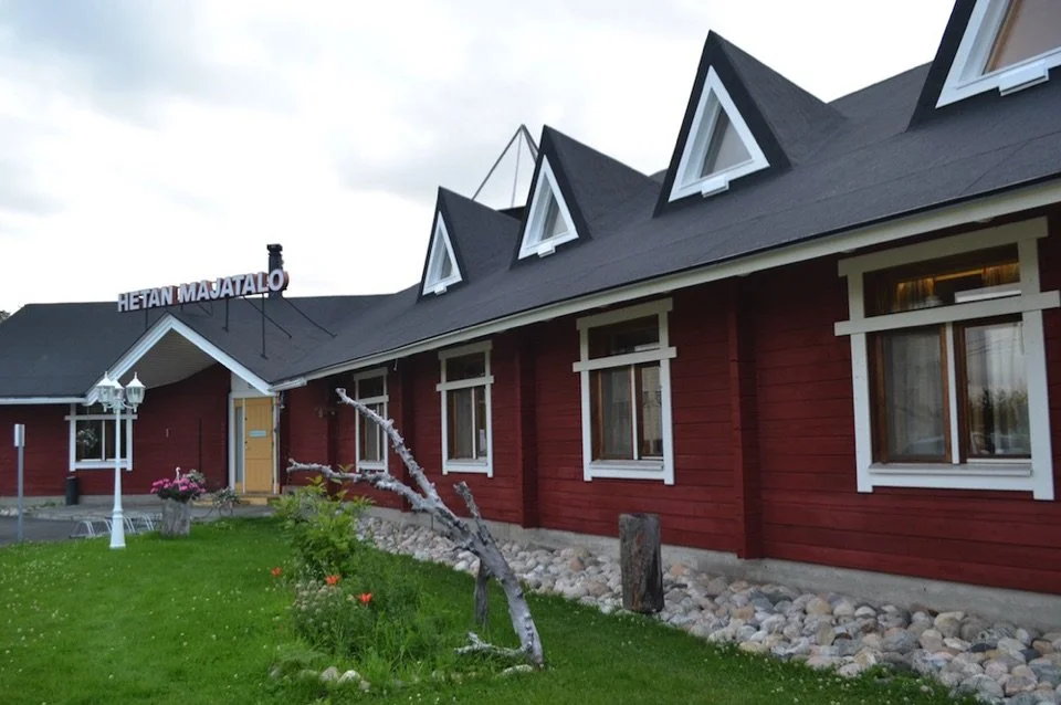 hetan majatalo ulkokuva.jpg