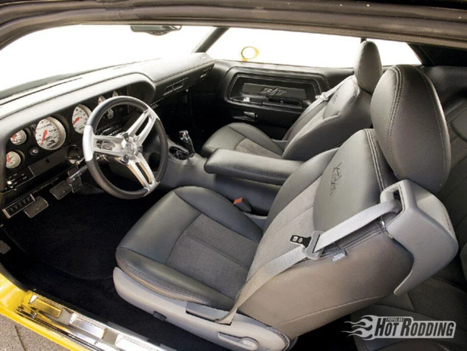 0902phr_12_z-1970_dodge_challenger-interior.jpg