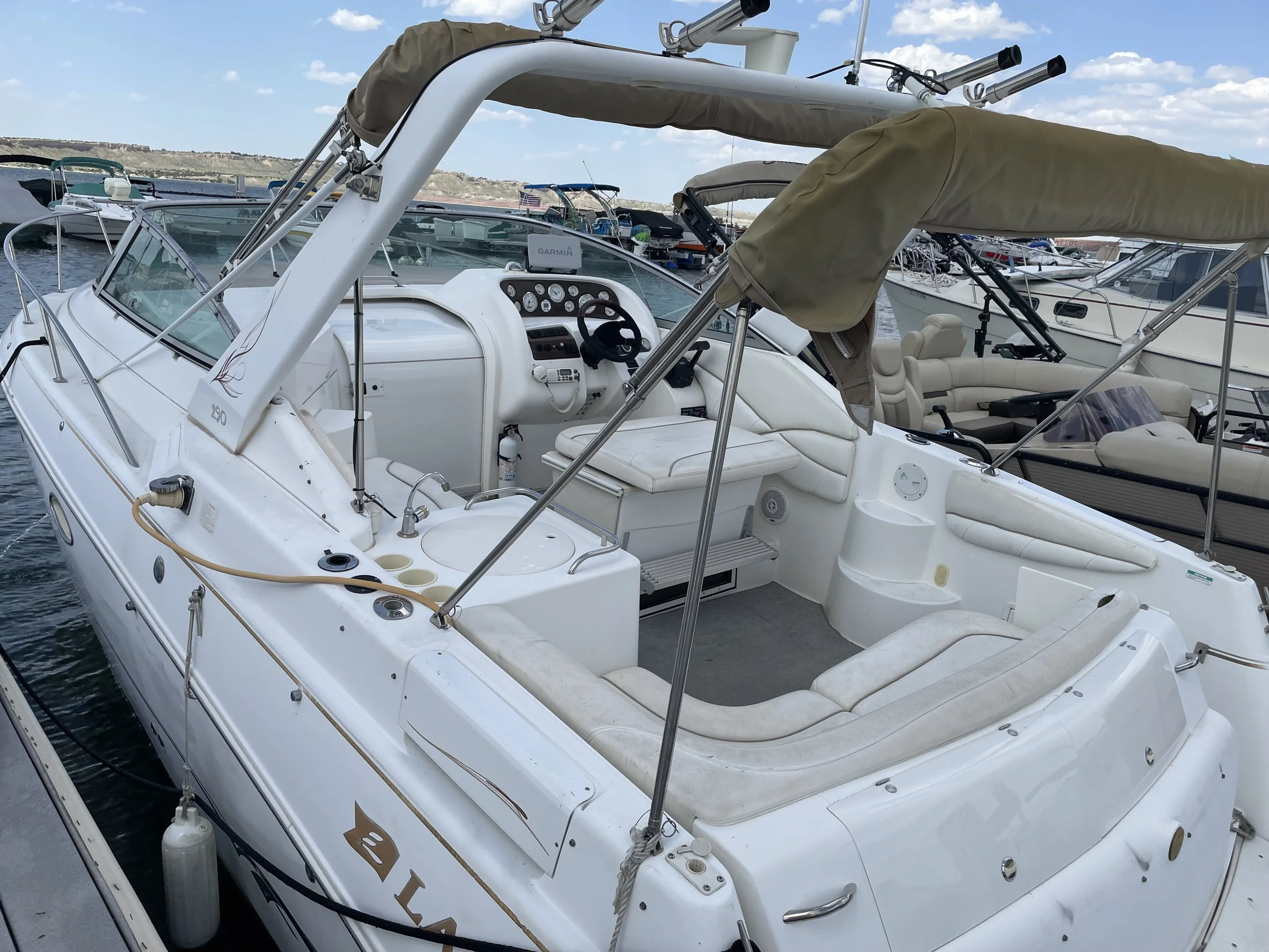 2001 Larson 290 Cabrio - Slip Included