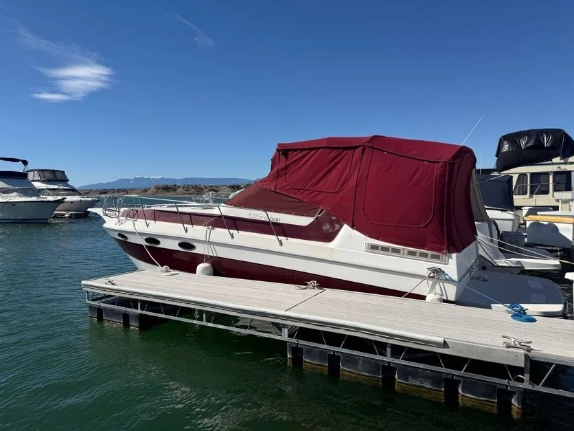 1989 Sunrunner Ultra 302 - Slip Included