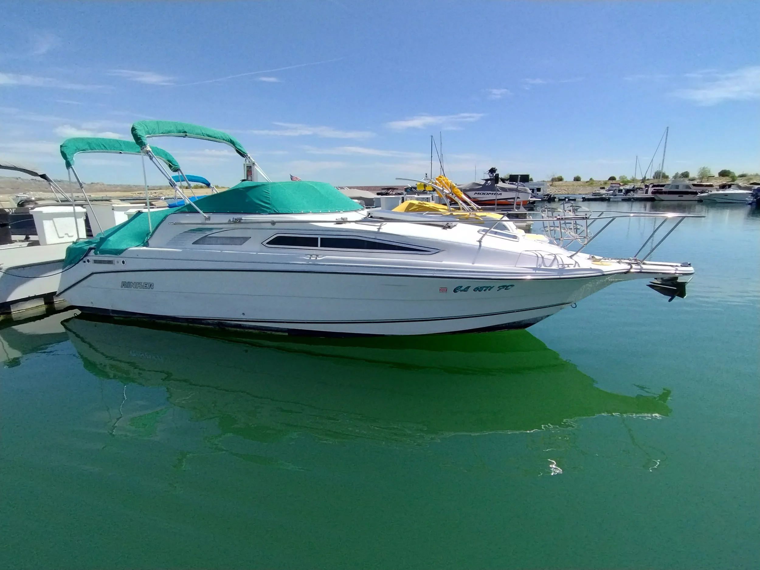1992 Rinker 260 Fiesta Vee - Slip Included