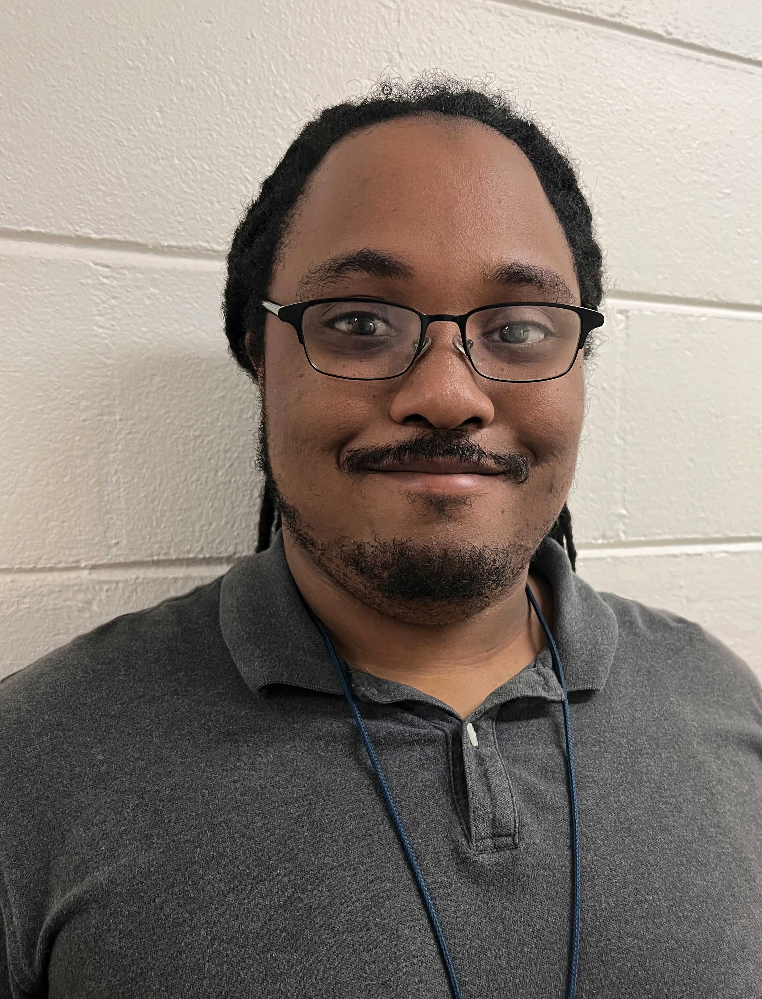 picture of a male teacher in a grey polo shirt