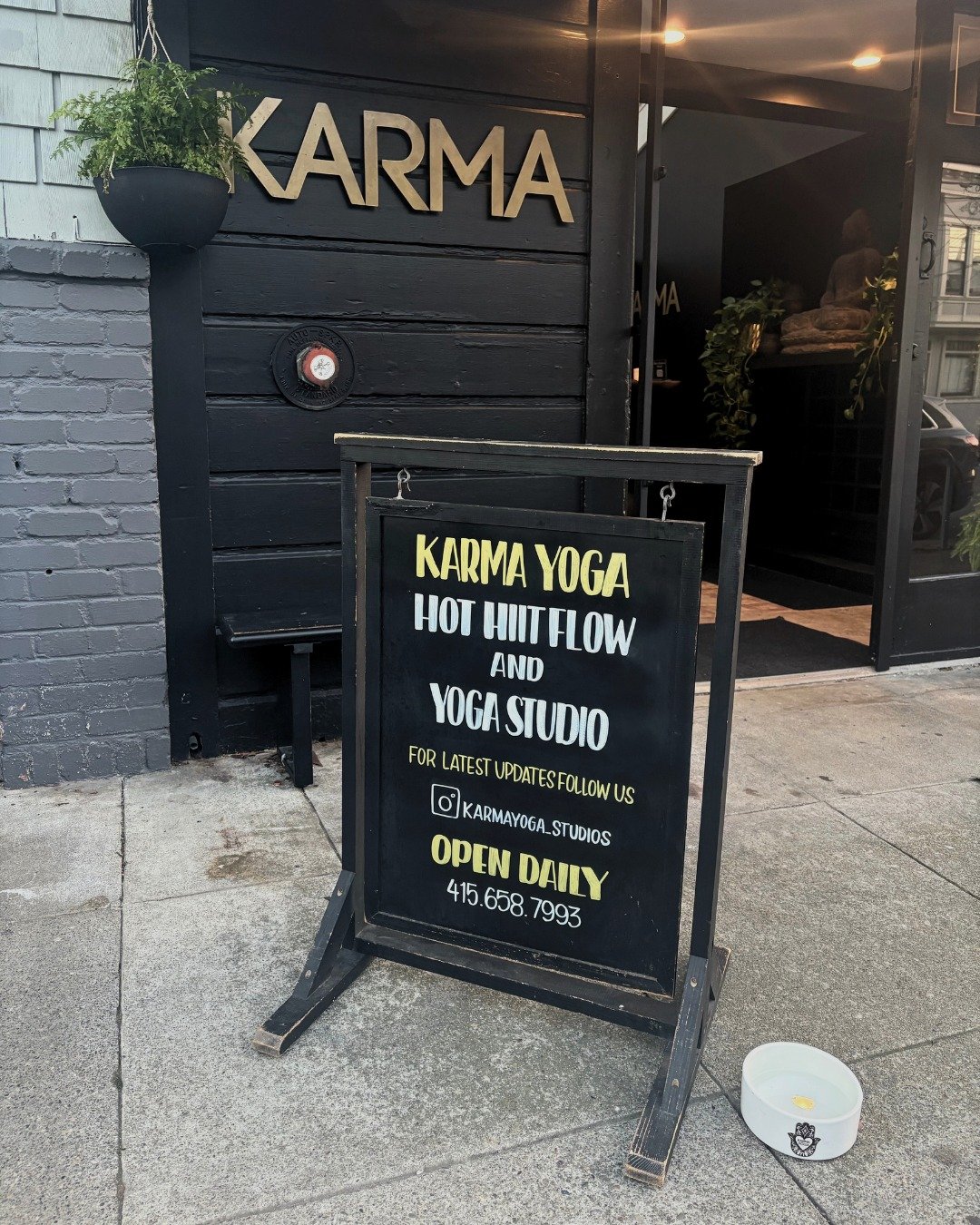 A really good sign. ✨🧘&zwj;♀️🔥

#karmayoga #karmayogasf #sfyoga #yogastudio #sanfrancisco #pilatesstudio #fitnessstudio