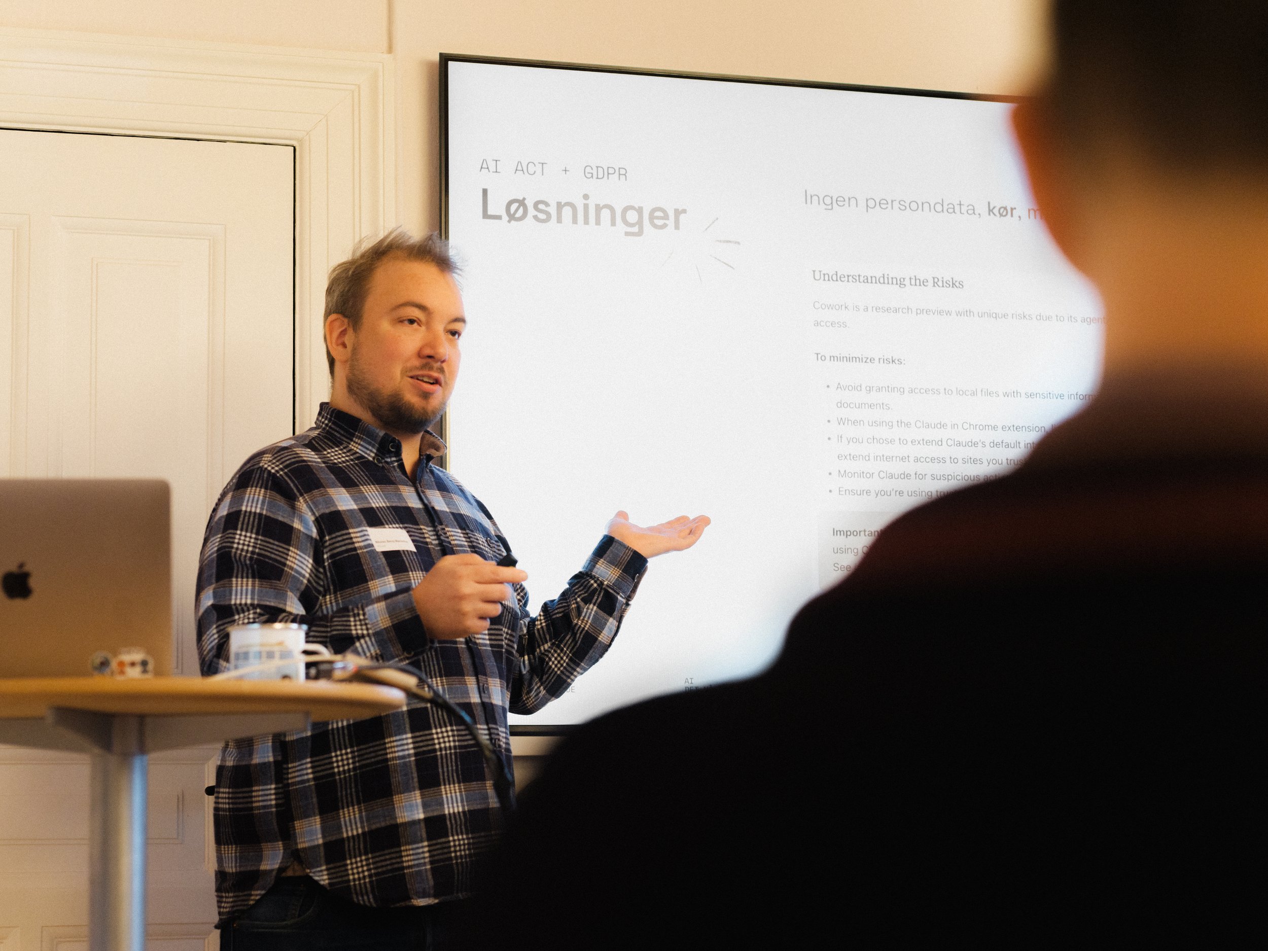 Mini-morgenmøde: “AI, det må du altså godt”