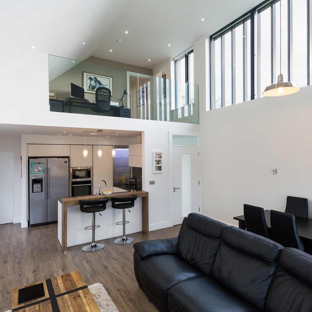 Looking back to 2018: Our project in Wayside, Dublin. Downstairs, an airy kitchen/living space flooded with light. Upstairs, a smartly designed open office adds space to the home. 

A nice example of Open plan living 🏡
.
.
.
#architect #irisharchite