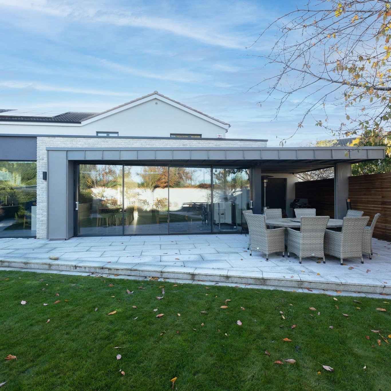 What a transformation! Swipe for the before 👉🏻 

We completely upgraded this client&rsquo;s home to create a contemporary space with this modern and functional outdoor space.

We will be sharing more pictures of inside this stunning home over the n