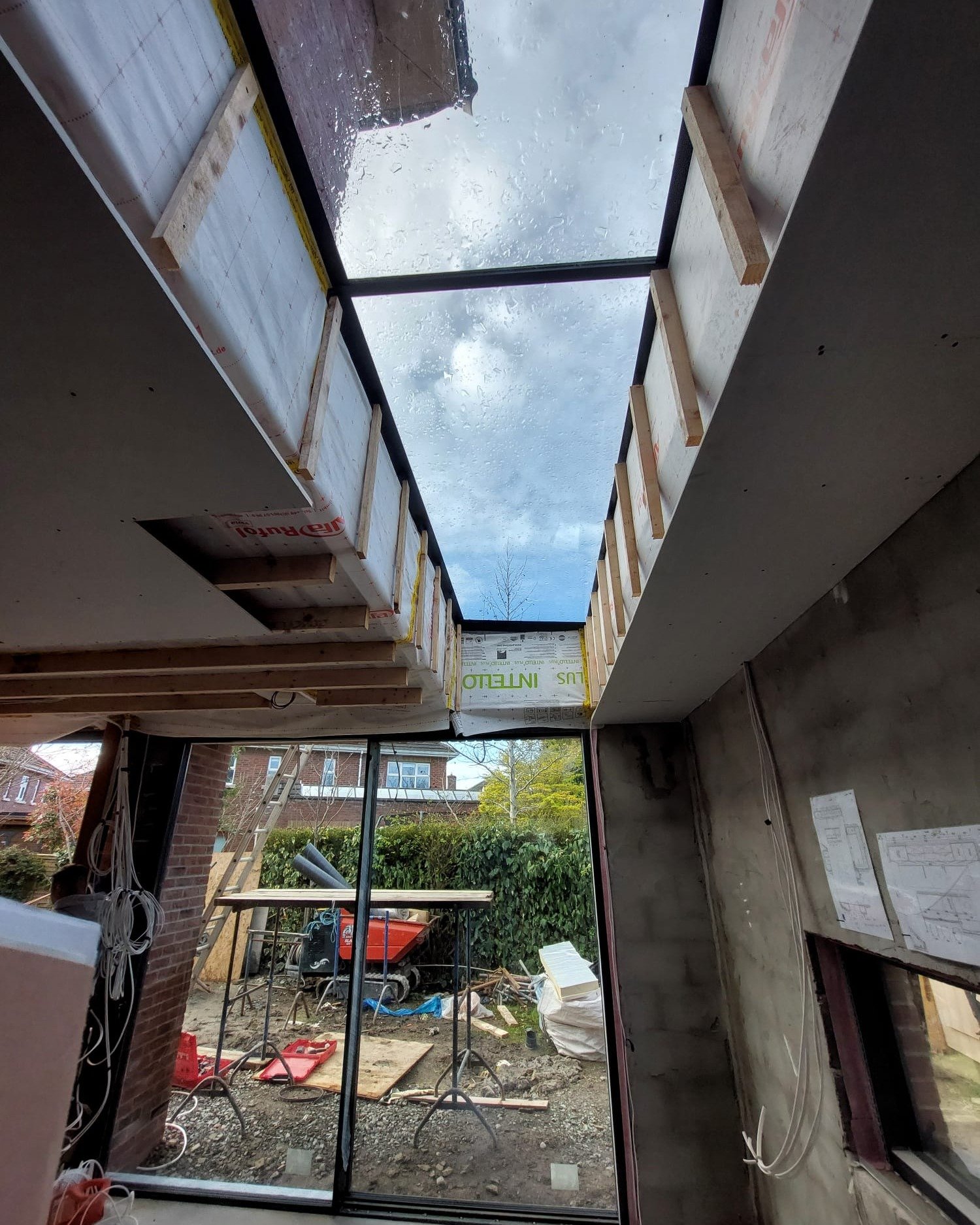 On site 👷&zwj;♂️

Large flush glazed roof-light in progress for a client.

This is going to flood the home with light &amp; make the space so much bigger!
.
.
.
#architect #irisharchitect #irisharchitecture #irishdesign #irishhomes #dublinhomes #arc