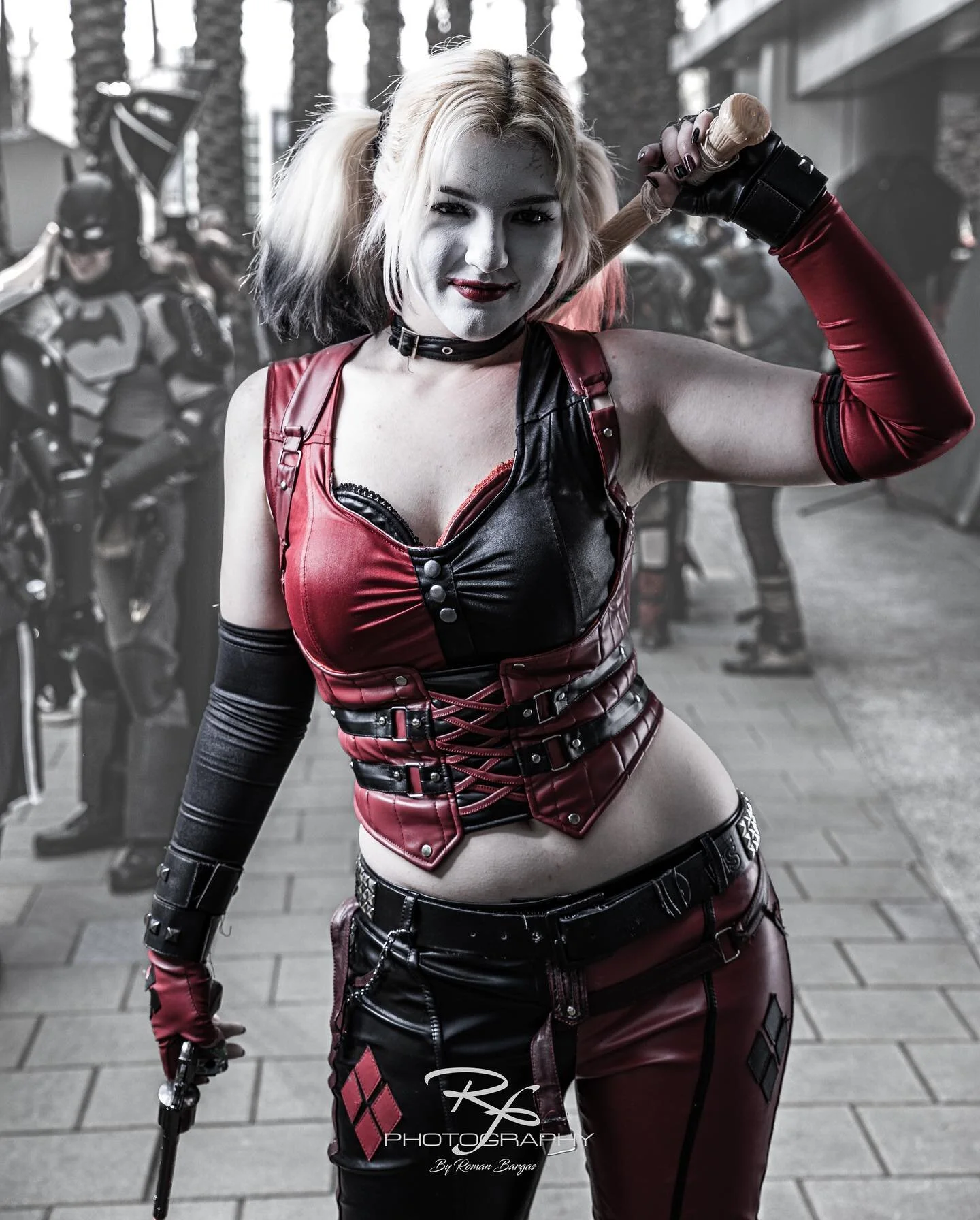 From Arkham Asylum to Arkham City&hellip; Killer cosplay of one of the best Harley Quinn adaptations out of one of the best Batman games! Speaking of B-Man, he doesn&rsquo;t look like he cares much that she&rsquo;s running around..
.
.
.
#wcon2023 #w