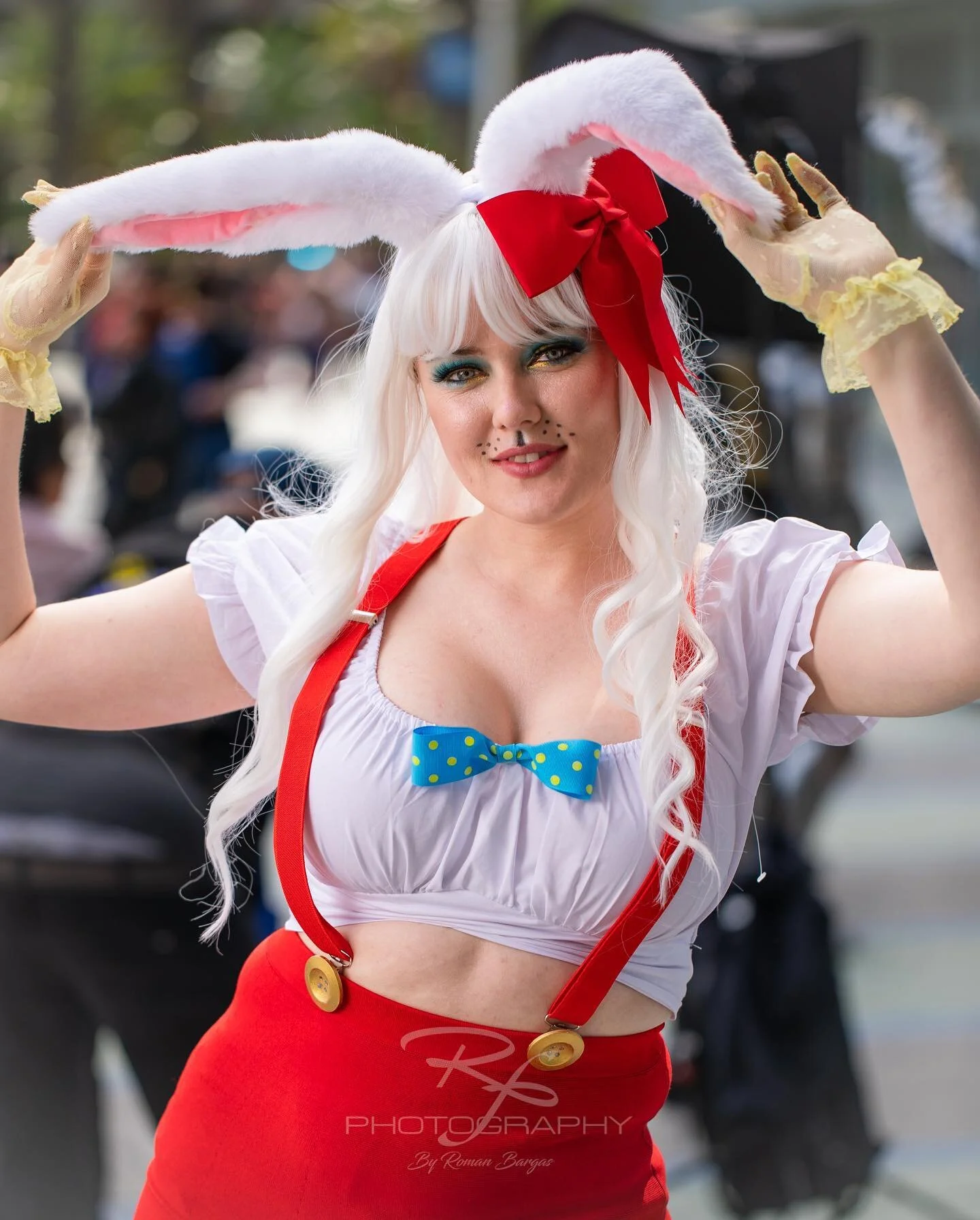 Admit it. You&rsquo;ve played Patty Cake today.
.
.
.
@wondercon #wcon2023 #wondercon #wondercon2023 #cosplay #wondercon23 
#eastercosplay #easterbunnycosplay #rabbitcosplay #rabbitears # bunnyears #cosplay #rogerrabbit #jessicarabbit #jessicarabbitc