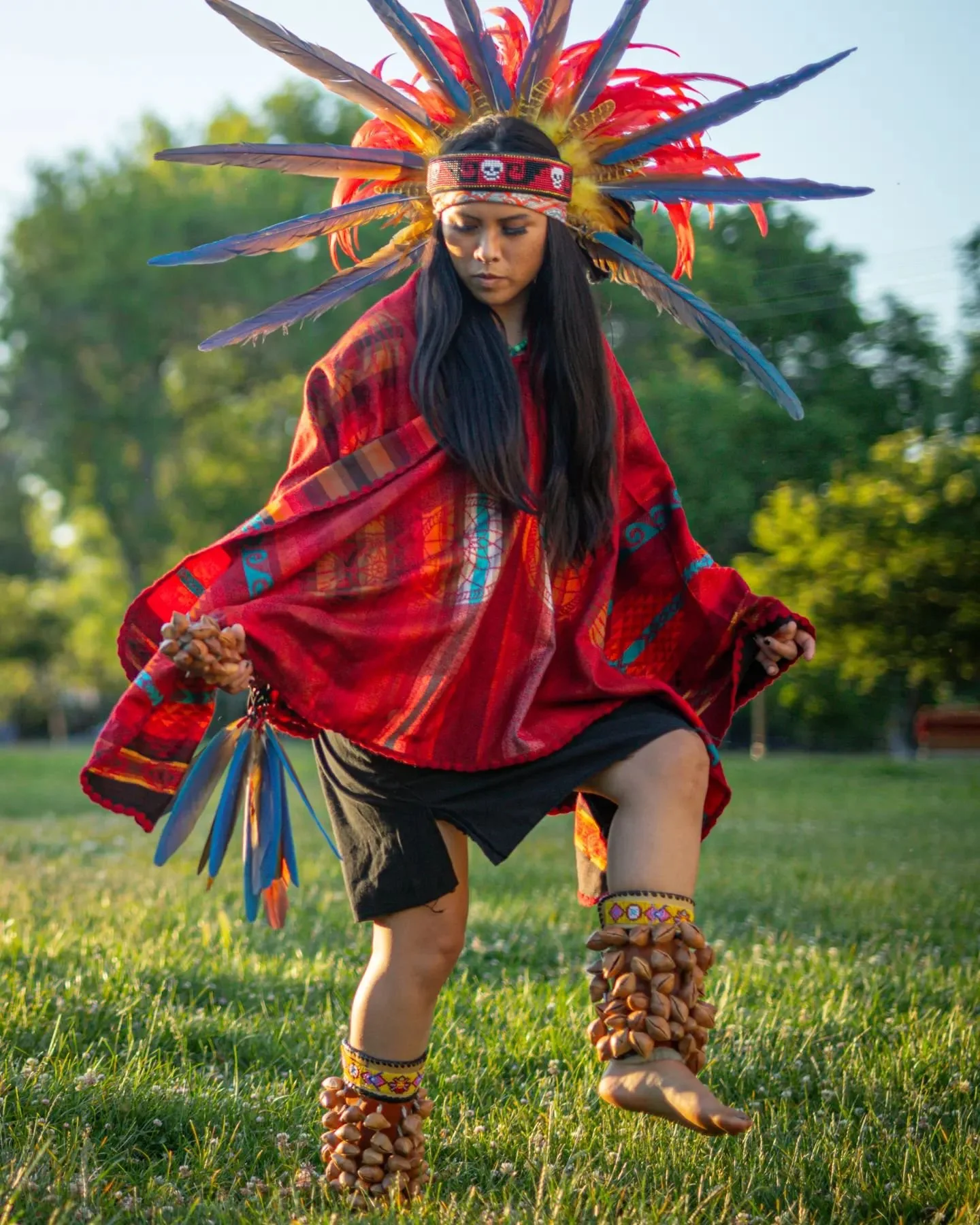 @qu3chi 
@calpulli_tonalehqueh
.
.
.
.
#indigenouspeoplesday
#azteca 
#danza
#calpulli
#colorpop
#bayarea