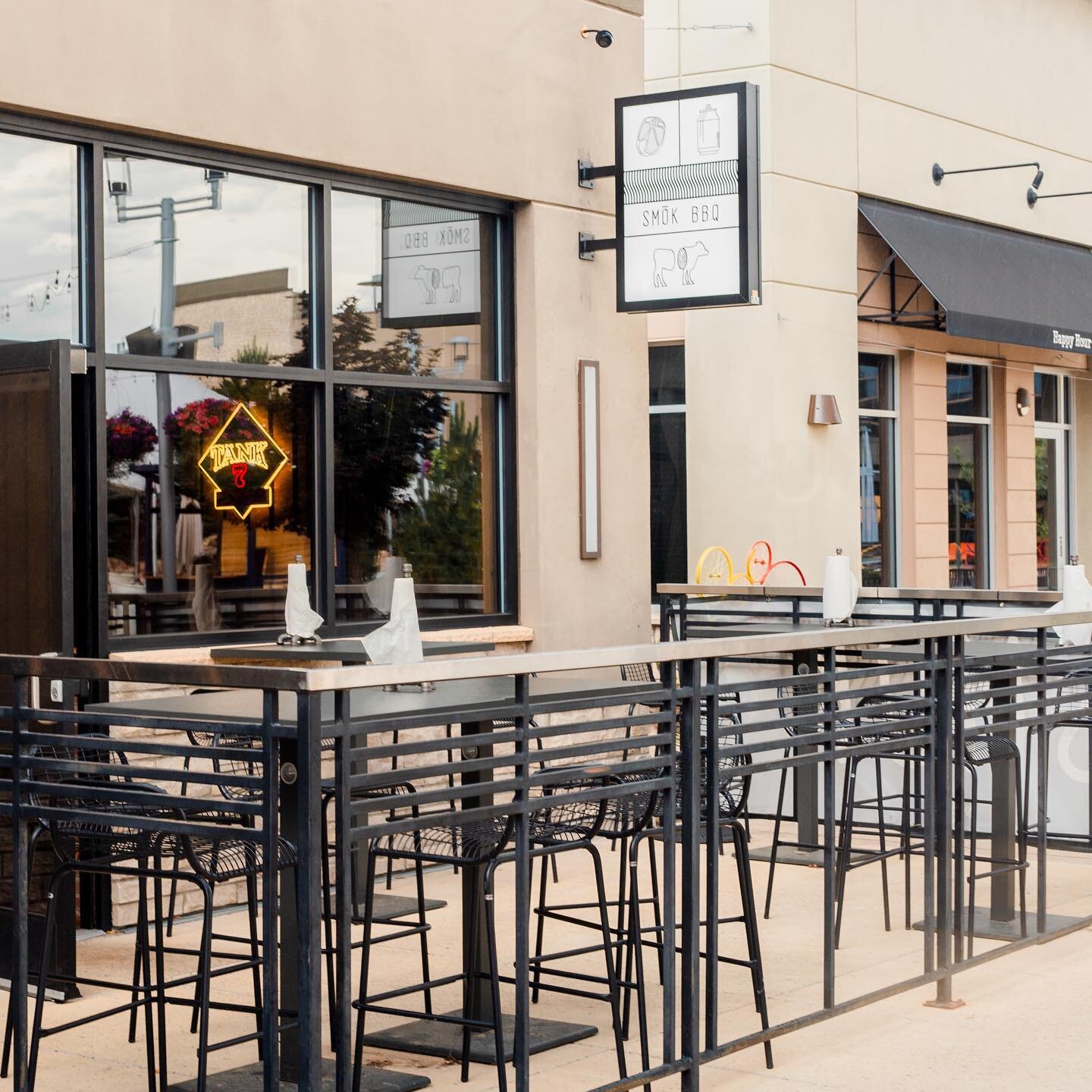 Your seat is ready for you @smok_fortcollins! Grab some lunch and enjoy this beautiful day on the patio. #shopfoothills