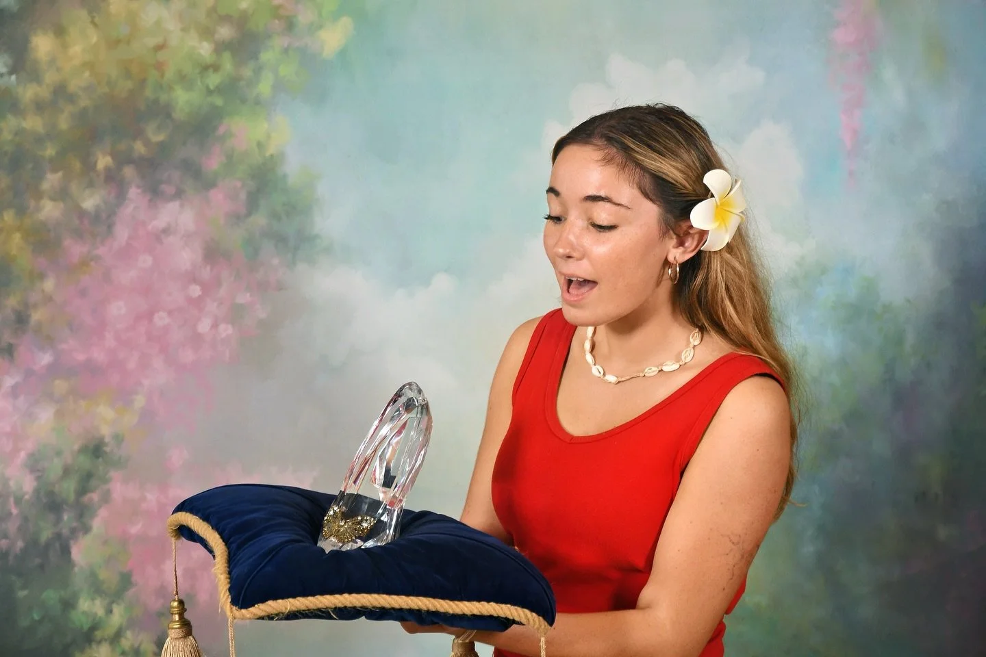 🌱✨ Step into a little bit of magic at the Grand Floridian 

Head over to the second floor of the Grand Floridian lobby, near the main staircase, you&rsquo;ll find Cinderellas Glass Slipper and a PhotoPass opportunity. 

Take your time posing in fron